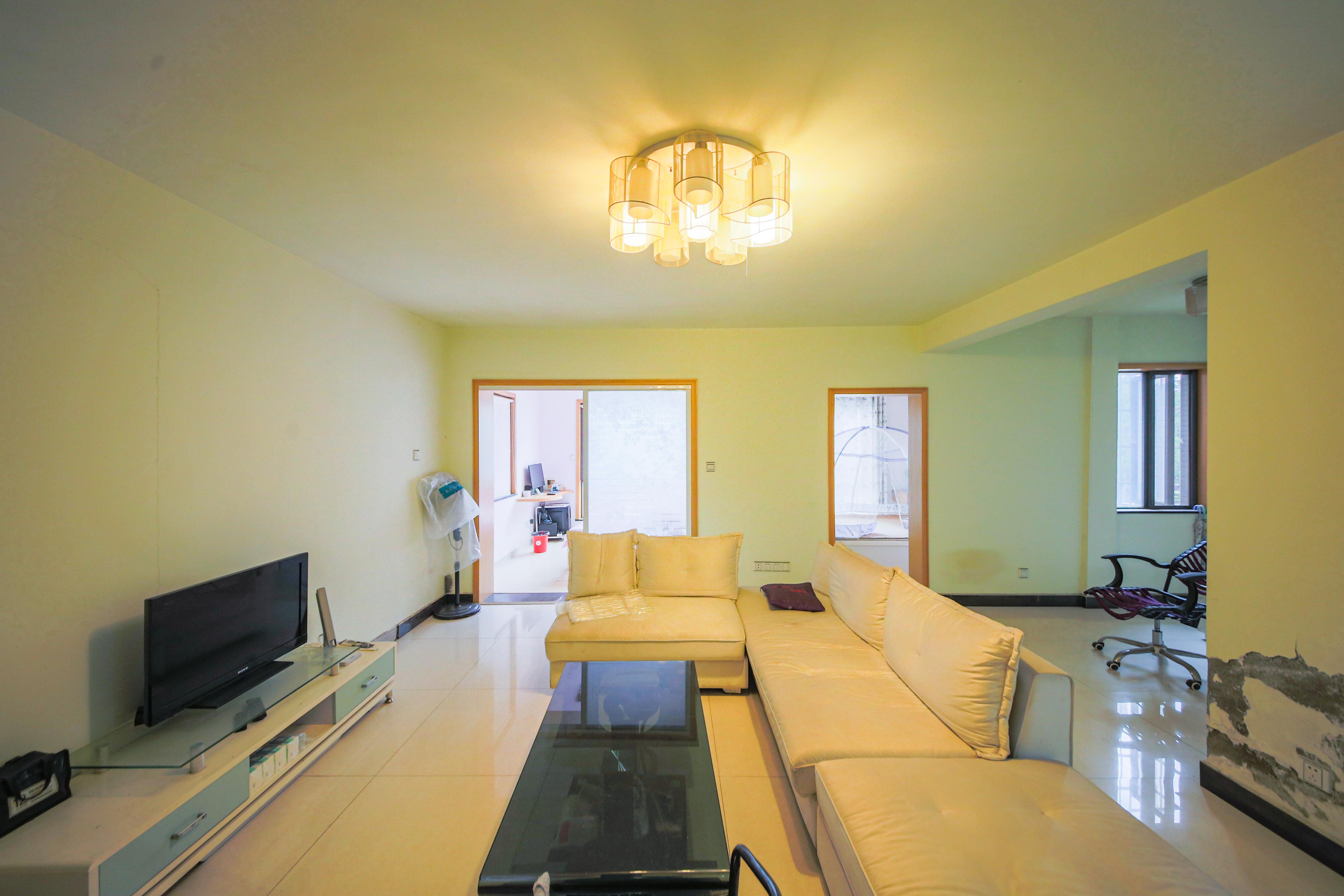 和庄  3室2厅1卫    59.0万 和庄  3室2厅1卫    59.0万客厅