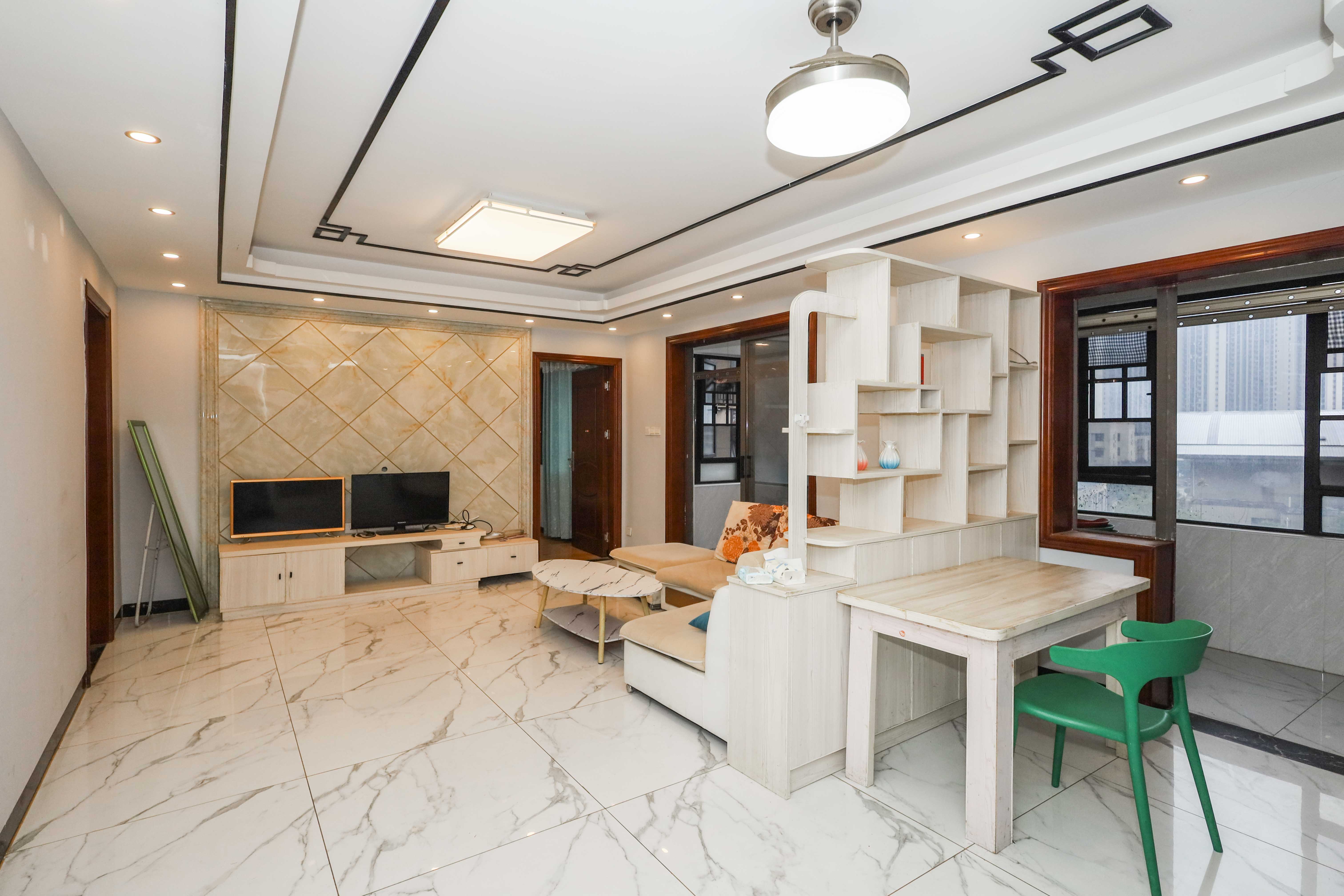 梅溪湖合能璞丽 3室2厅2卫 130.0万 梅溪湖合能璞丽 3室2厅2卫 130.0万客厅