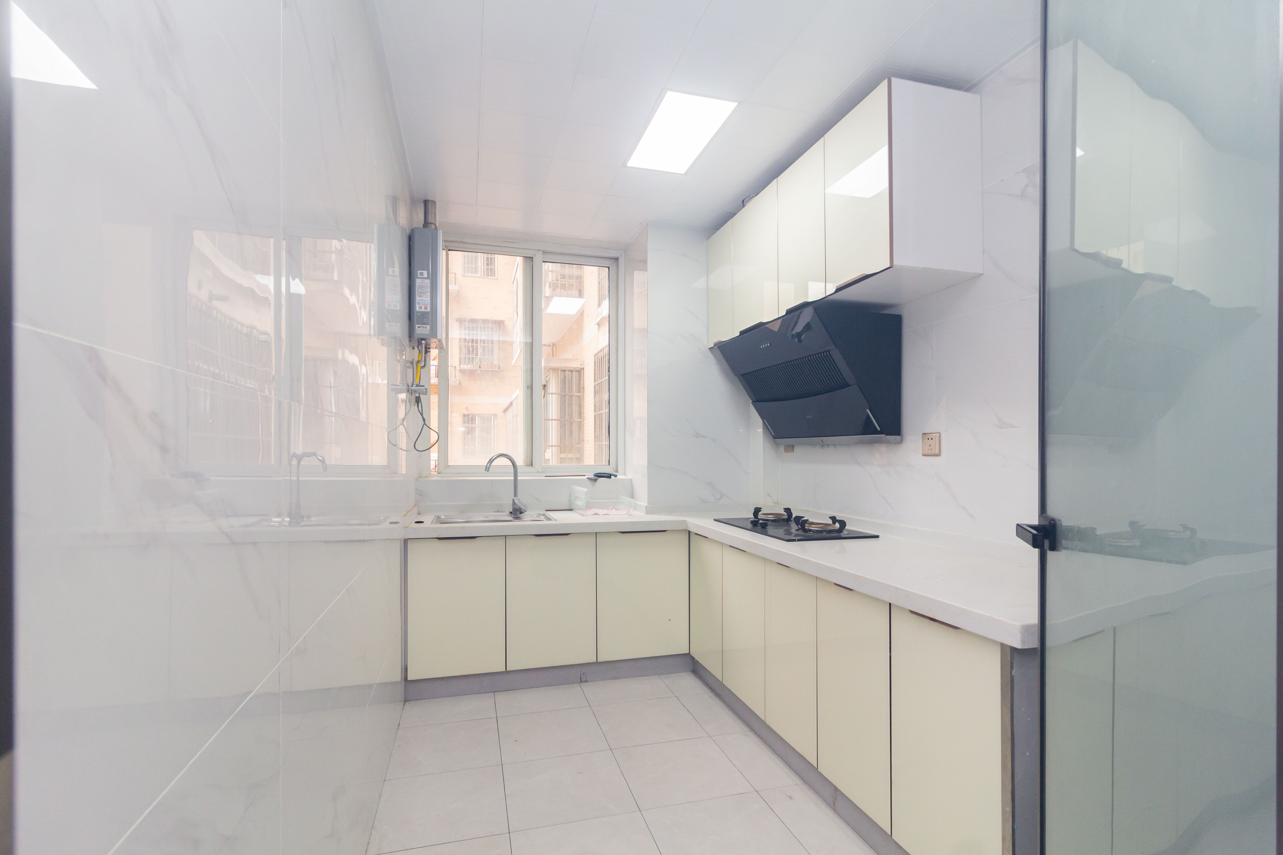 圣力华苑 2室2厅1卫 45.0万 圣力华苑 2室2厅1卫 45.0万厨房