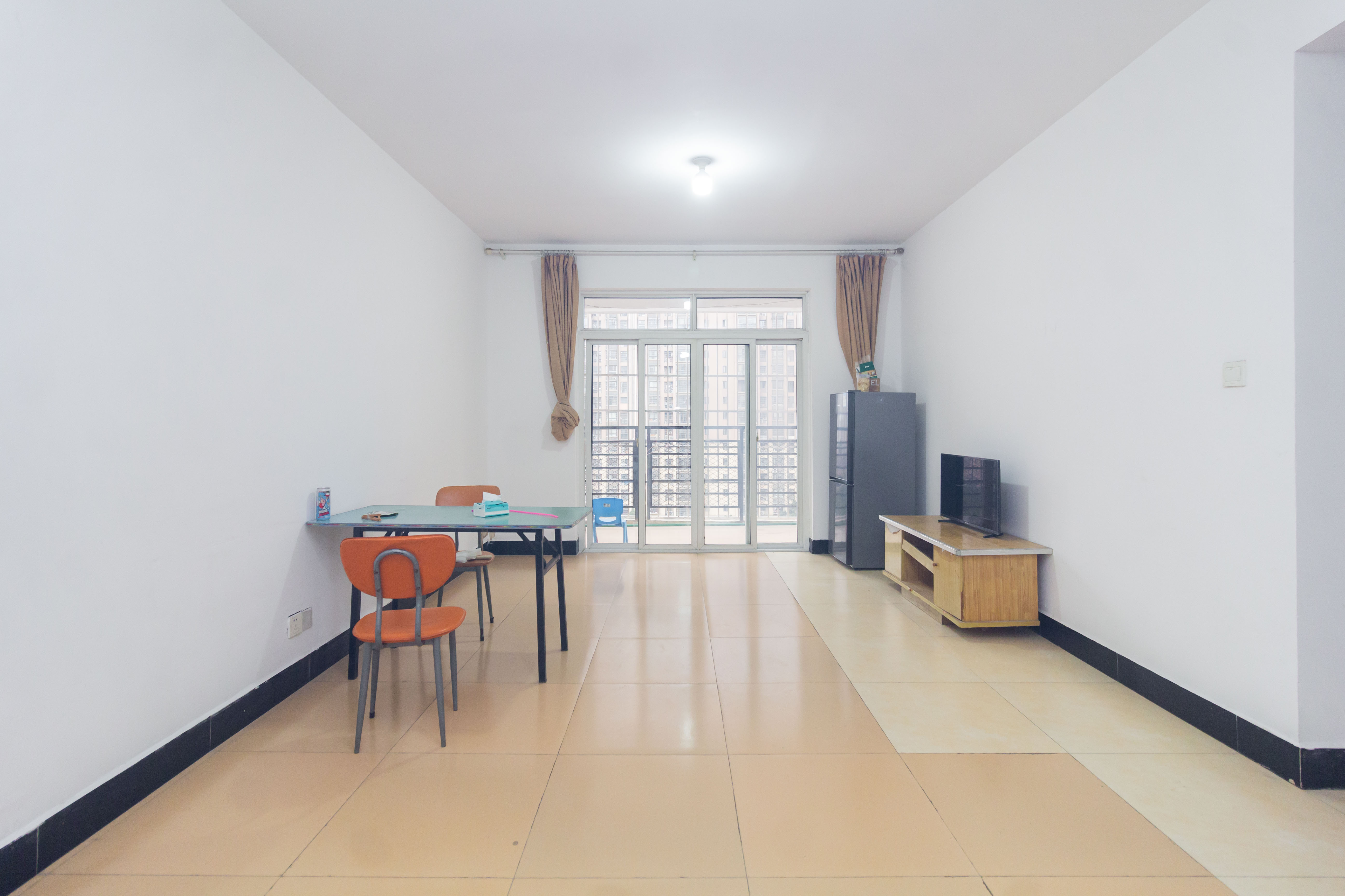 圣力华苑 2室2厅1卫 45.0万 圣力华苑 2室2厅1卫 45.0万客厅