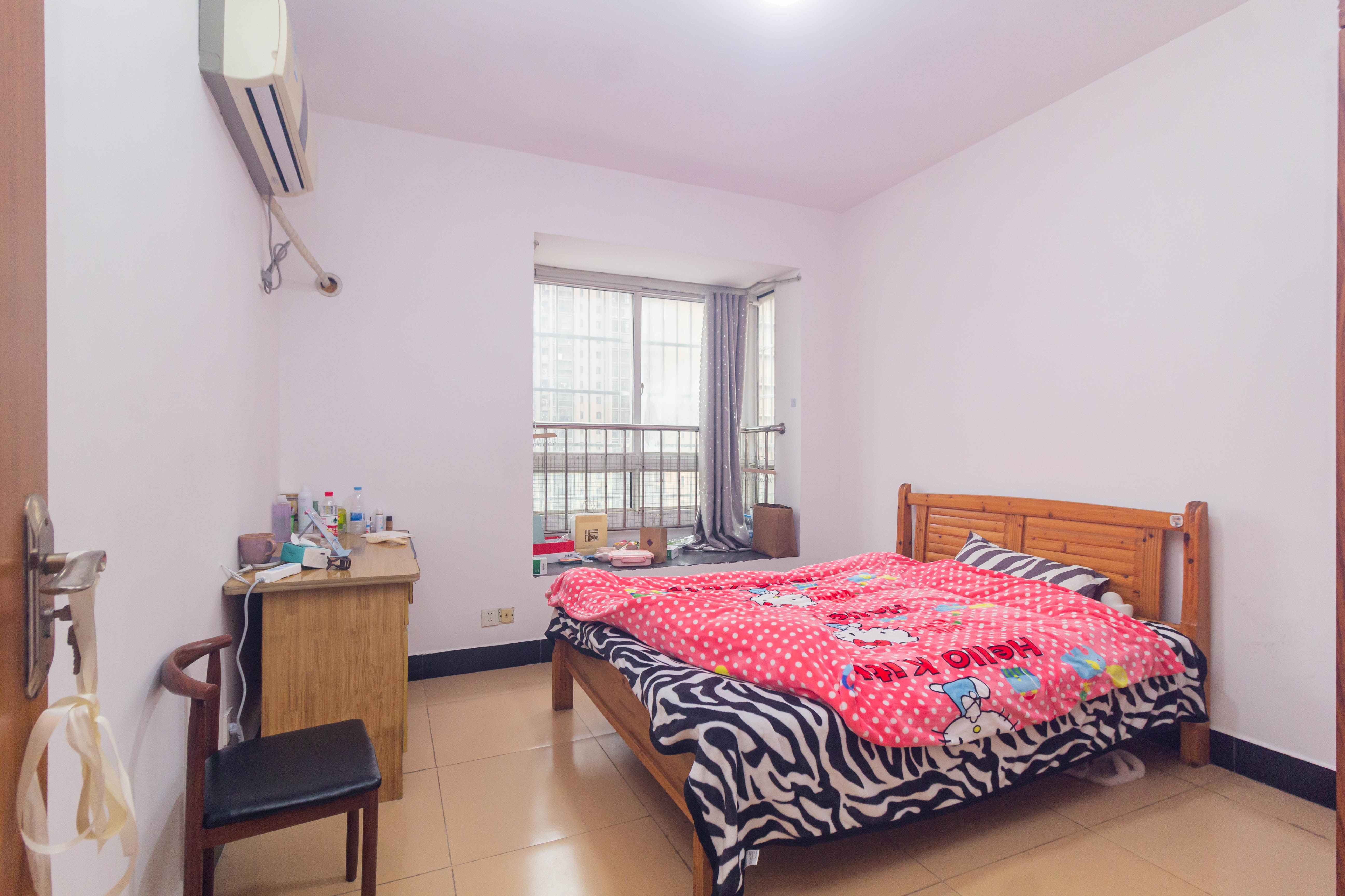 圣力华苑 2室2厅1卫 45.0万 圣力华苑 2室2厅1卫 45.0万卧室