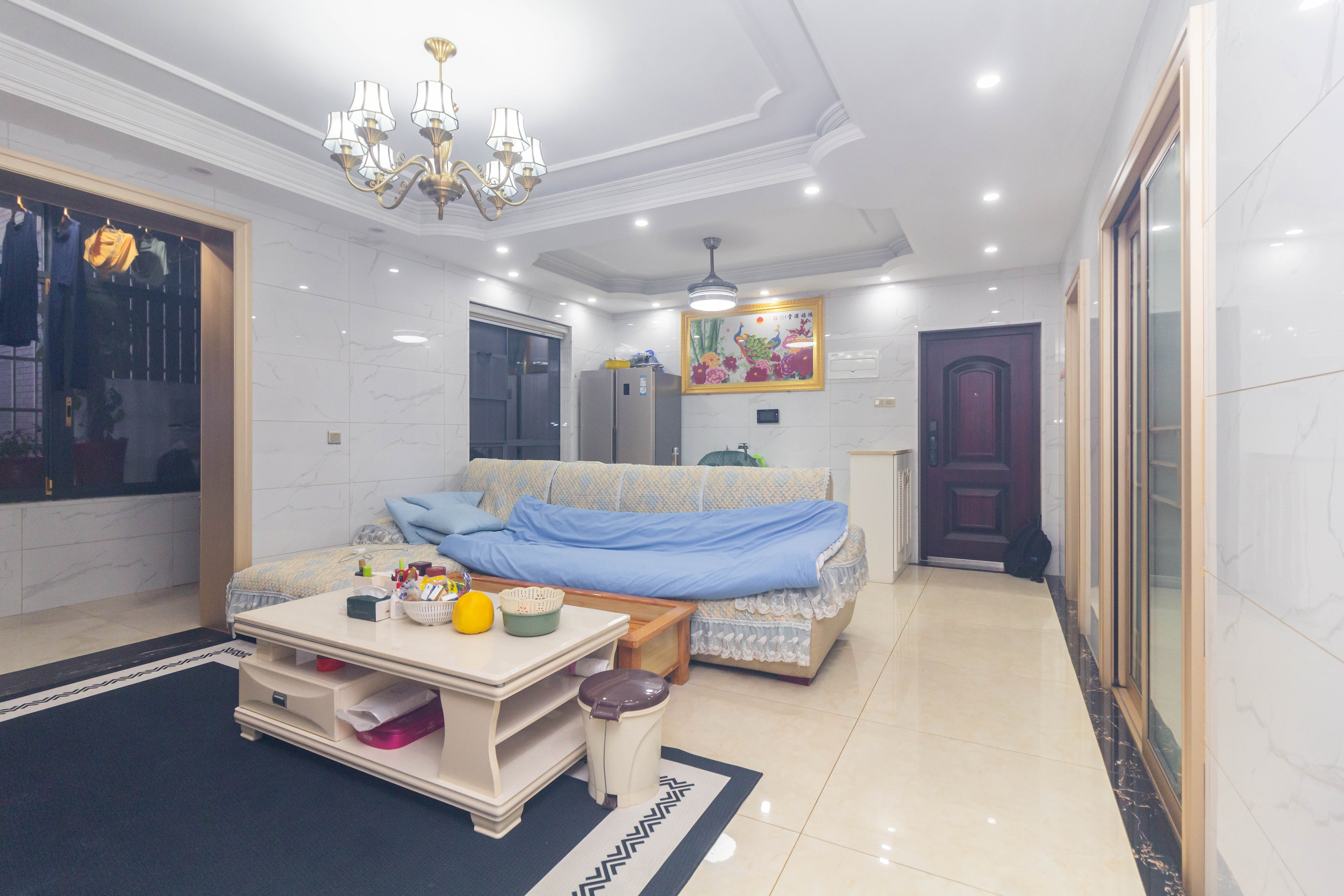 中国铁建国际城二期  3室2厅1卫    66.8万客厅