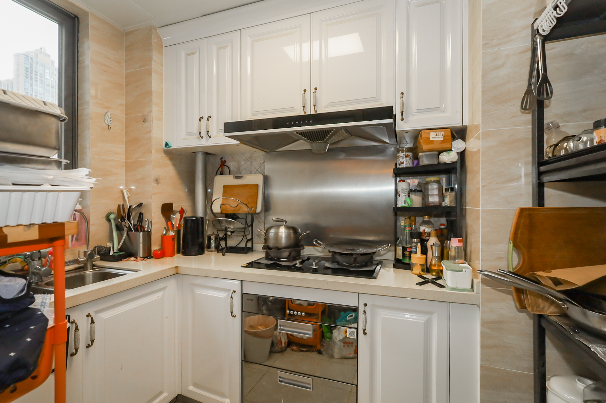 保利天禧C区  4室2厅2卫    218.0万 保利天禧C区  4室2厅2卫    218.0万厨房