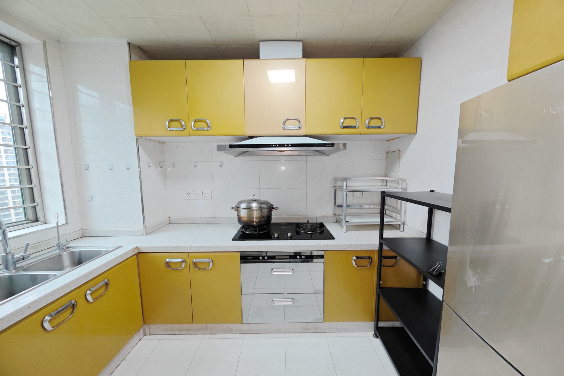 新城新世界一二三期  3室2厅1卫    95.0万 新城新世界一二三期  3室2厅1卫    95.0万厨房