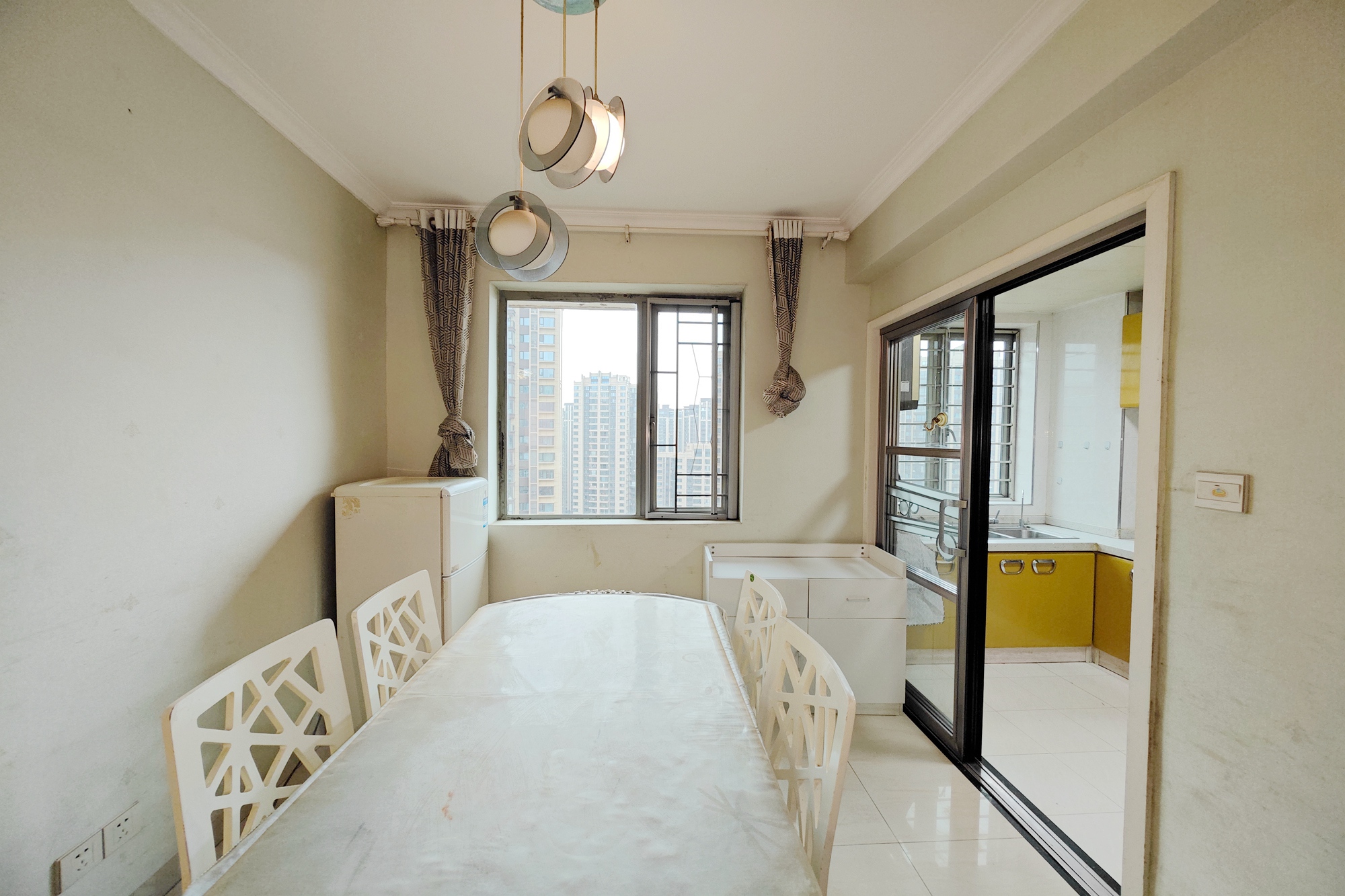 新城新世界一二三期  3室2厅1卫    95.0万 新城新世界一二三期  3室2厅1卫    95.0万客厅