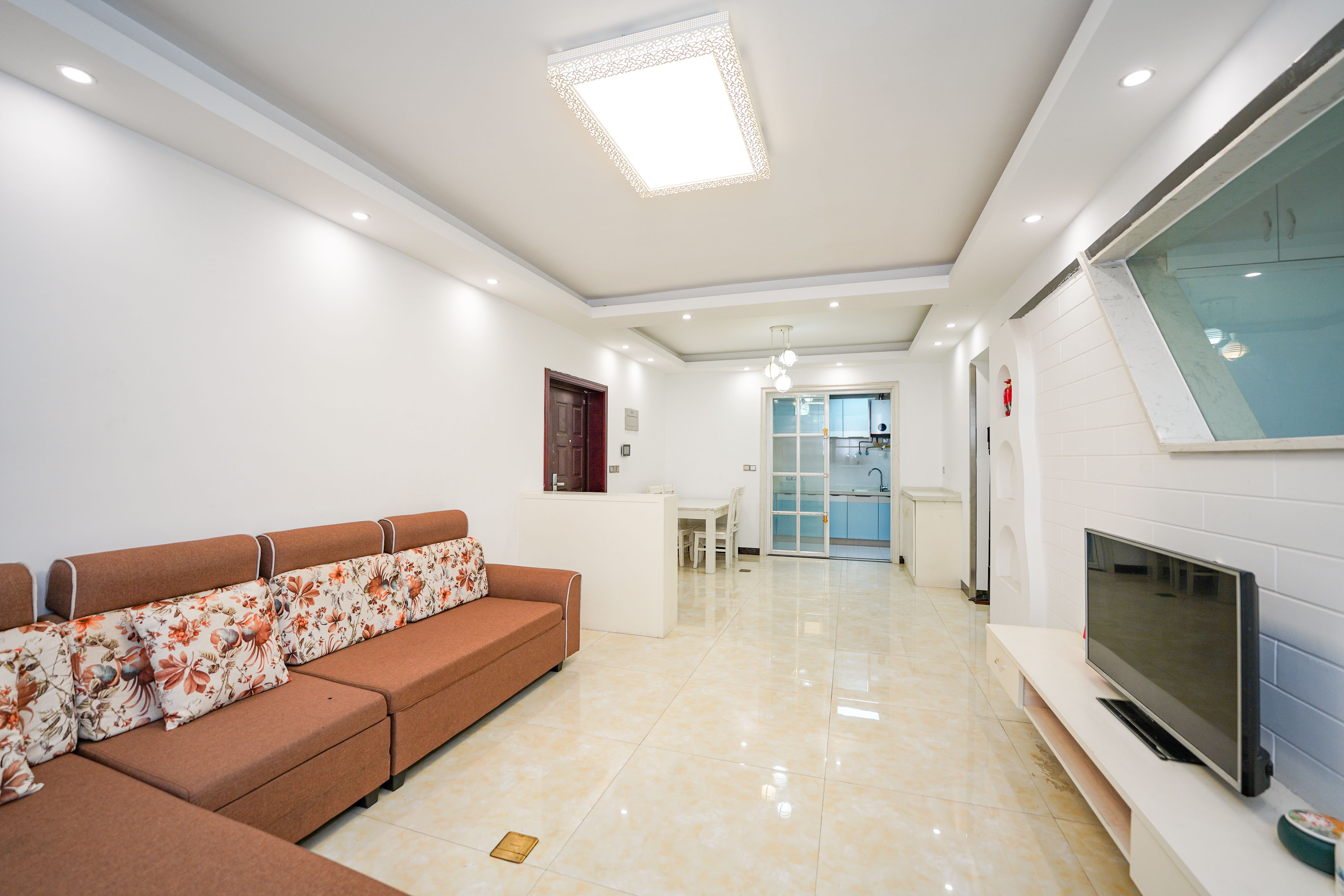 五矿格澜郡  3室2厅1卫    62.0万 五矿格澜郡  3室2厅1卫    62.0万客厅