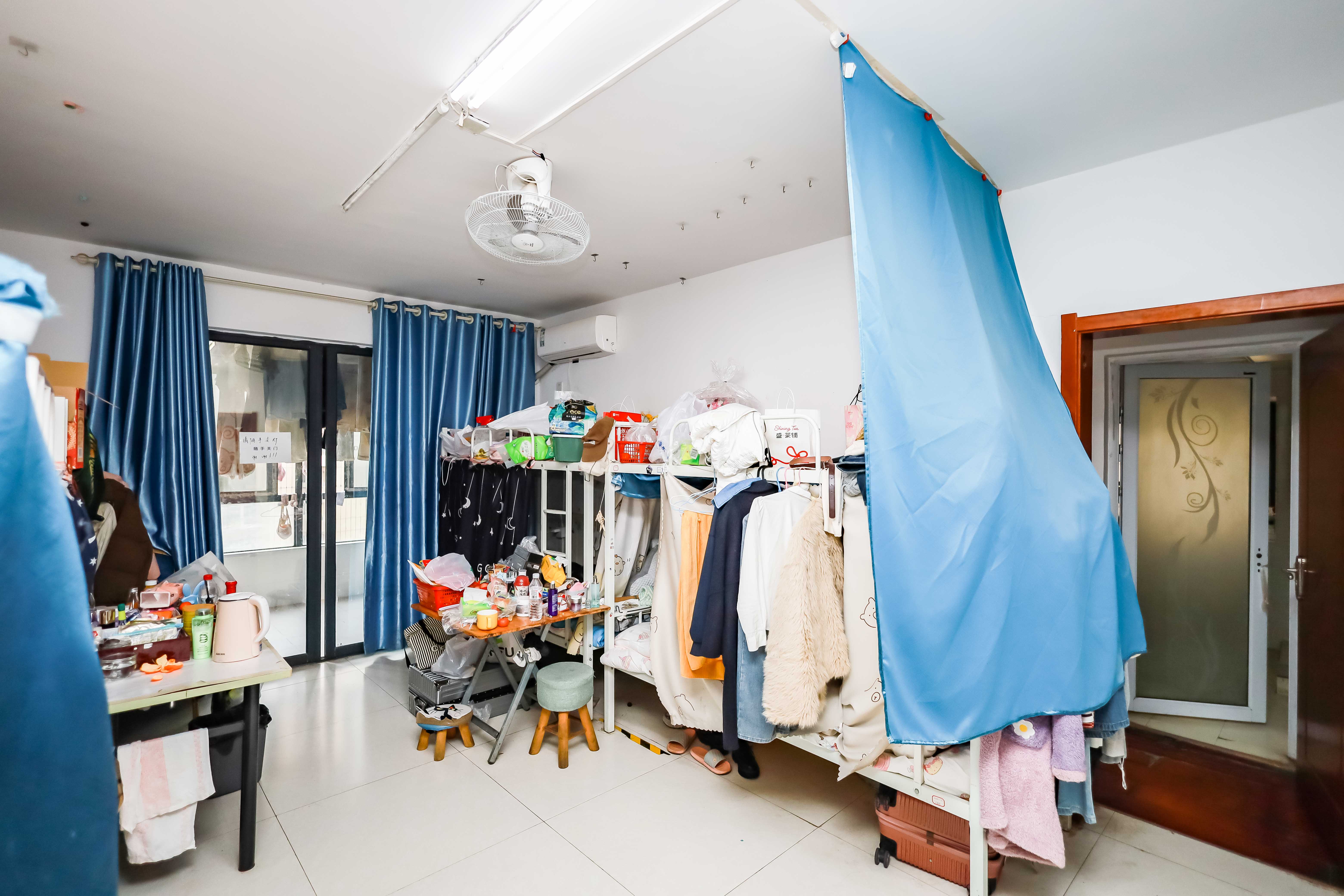 长房时代城  3室2厅2卫   165.00万客厅