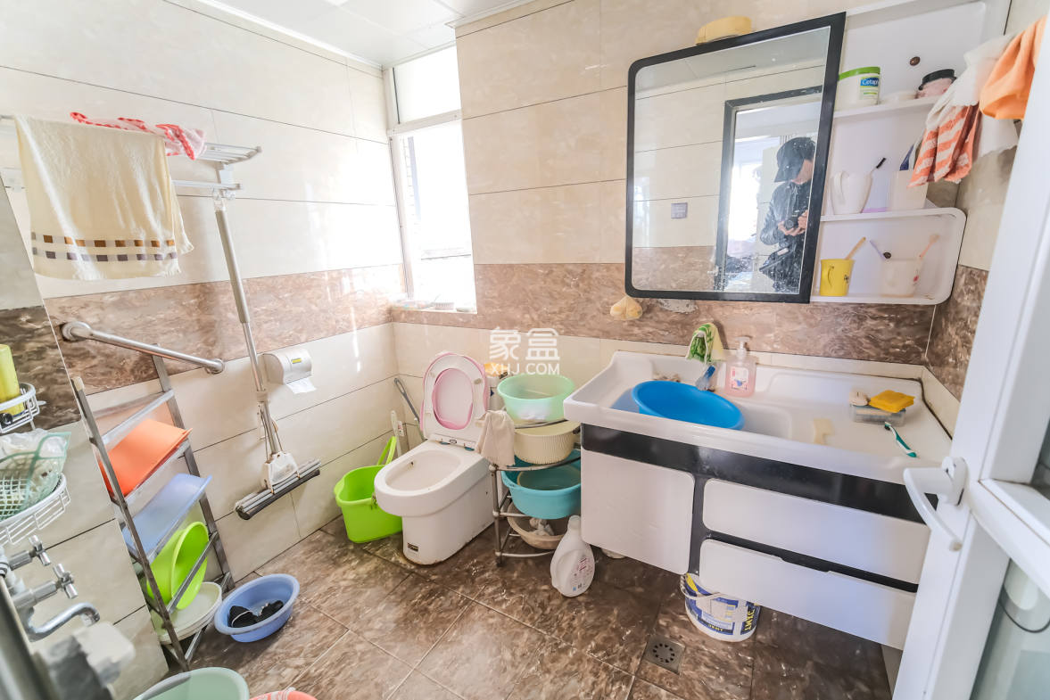 山水湾 3室2厅1卫 58.0万 山水湾 3室2厅1卫 58.0万卫生间