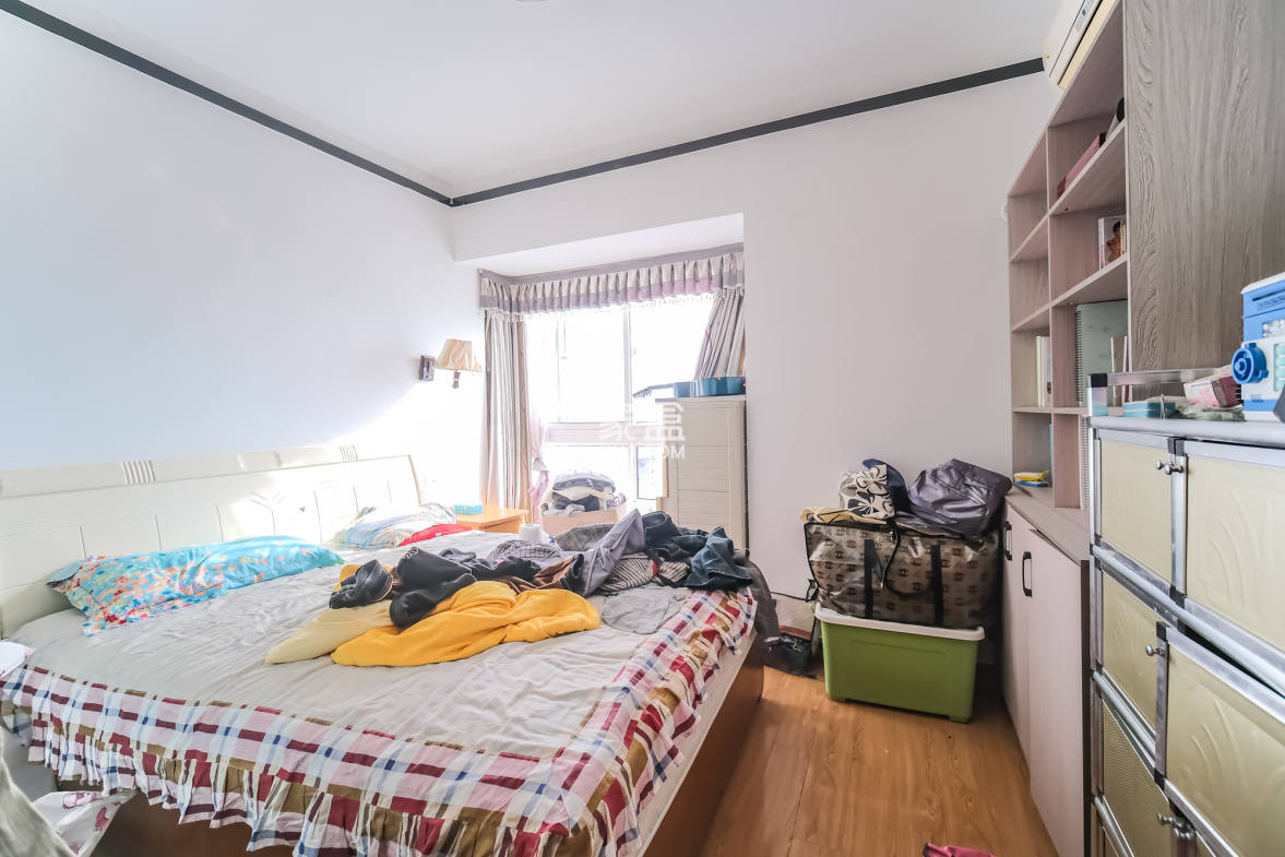 山水湾 3室2厅1卫 58.0万 山水湾 3室2厅1卫 58.0万卧室