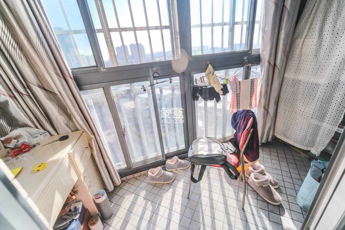 山水湾 3室2厅1卫 58.0万 山水湾 3室2厅1卫 58.0万阳台