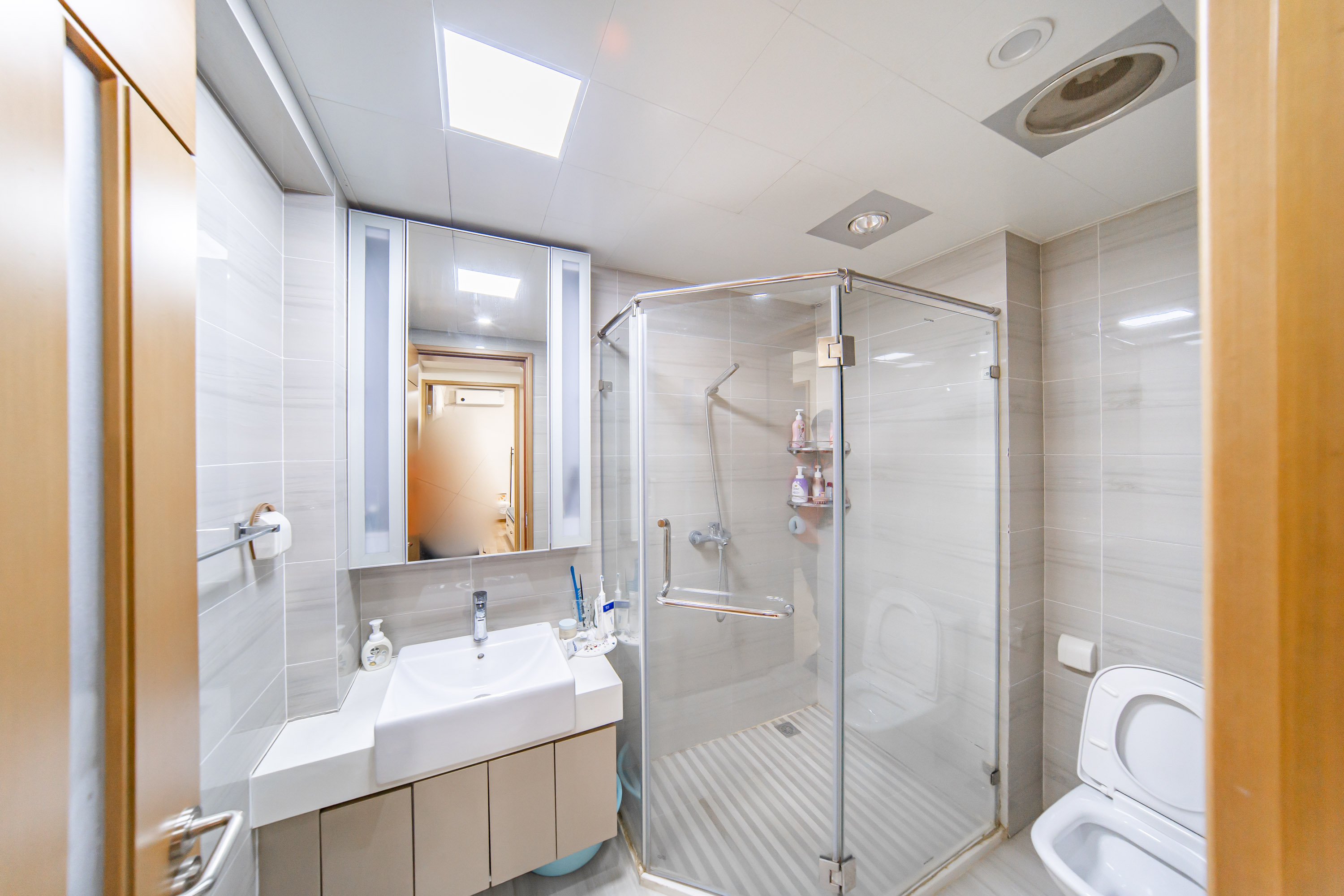 阳光100一期、四五期 2室2厅1卫 88.0万 阳光100一期、四五期 2室2厅1卫 88.0万厨房