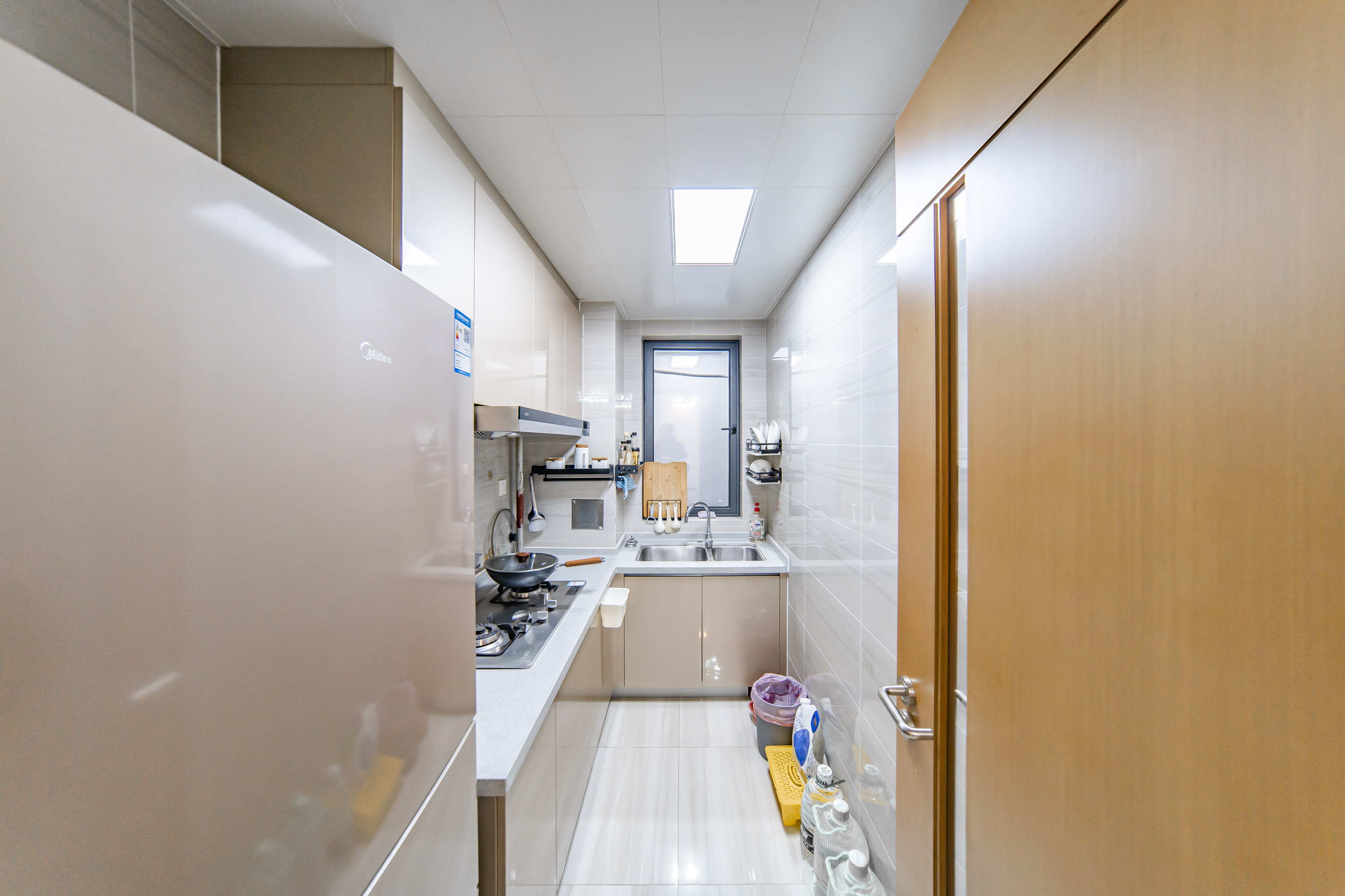 阳光100一期、四五期 2室2厅1卫 88.0万 阳光100一期、四五期 2室2厅1卫 88.0万厨房