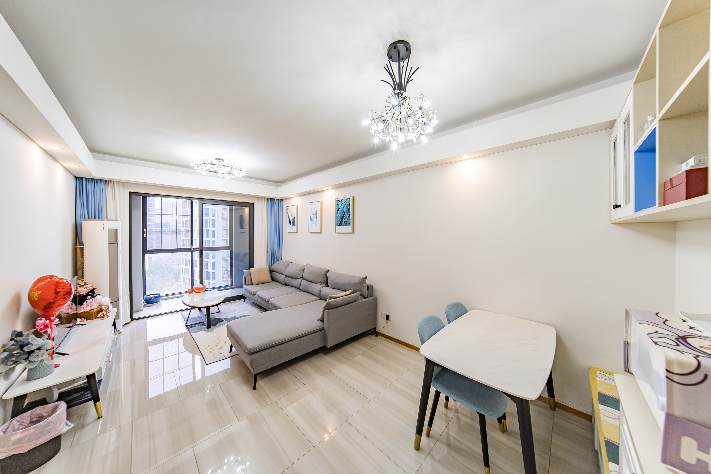 阳光100一期、四五期 2室2厅1卫 88.0万 阳光100一期、四五期 2室2厅1卫 88.0万客厅