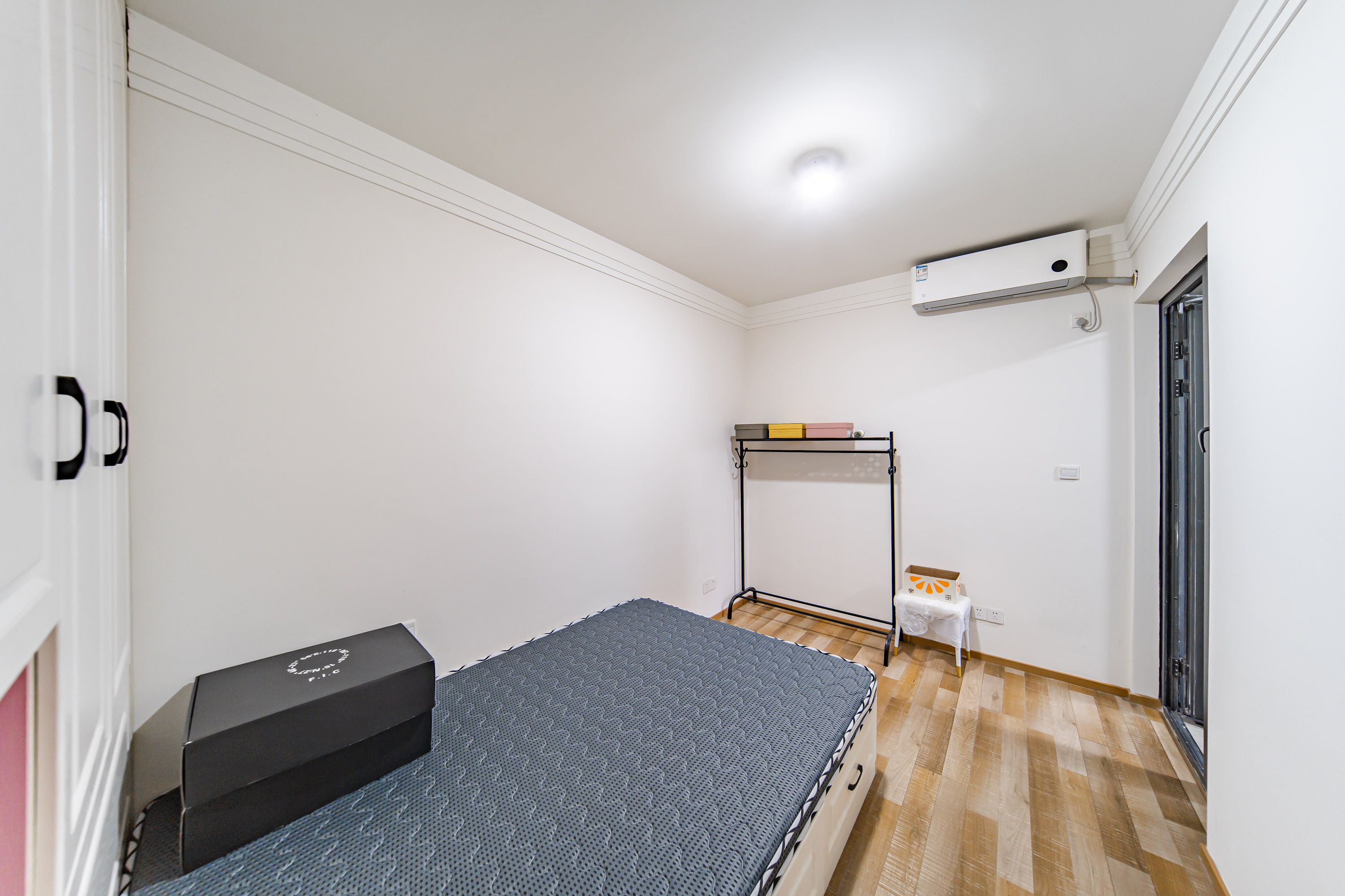 阳光100一期、四五期 2室2厅1卫 88.0万 阳光100一期、四五期 2室2厅1卫 88.0万卧室