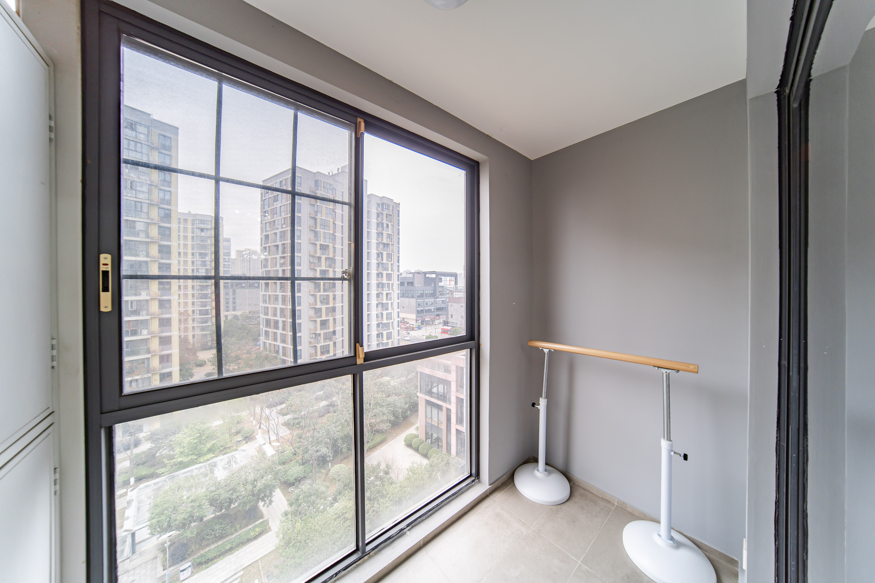 阳光100一期、四五期 2室2厅1卫 88.0万 阳光100一期、四五期 2室2厅1卫 88.0万阳台