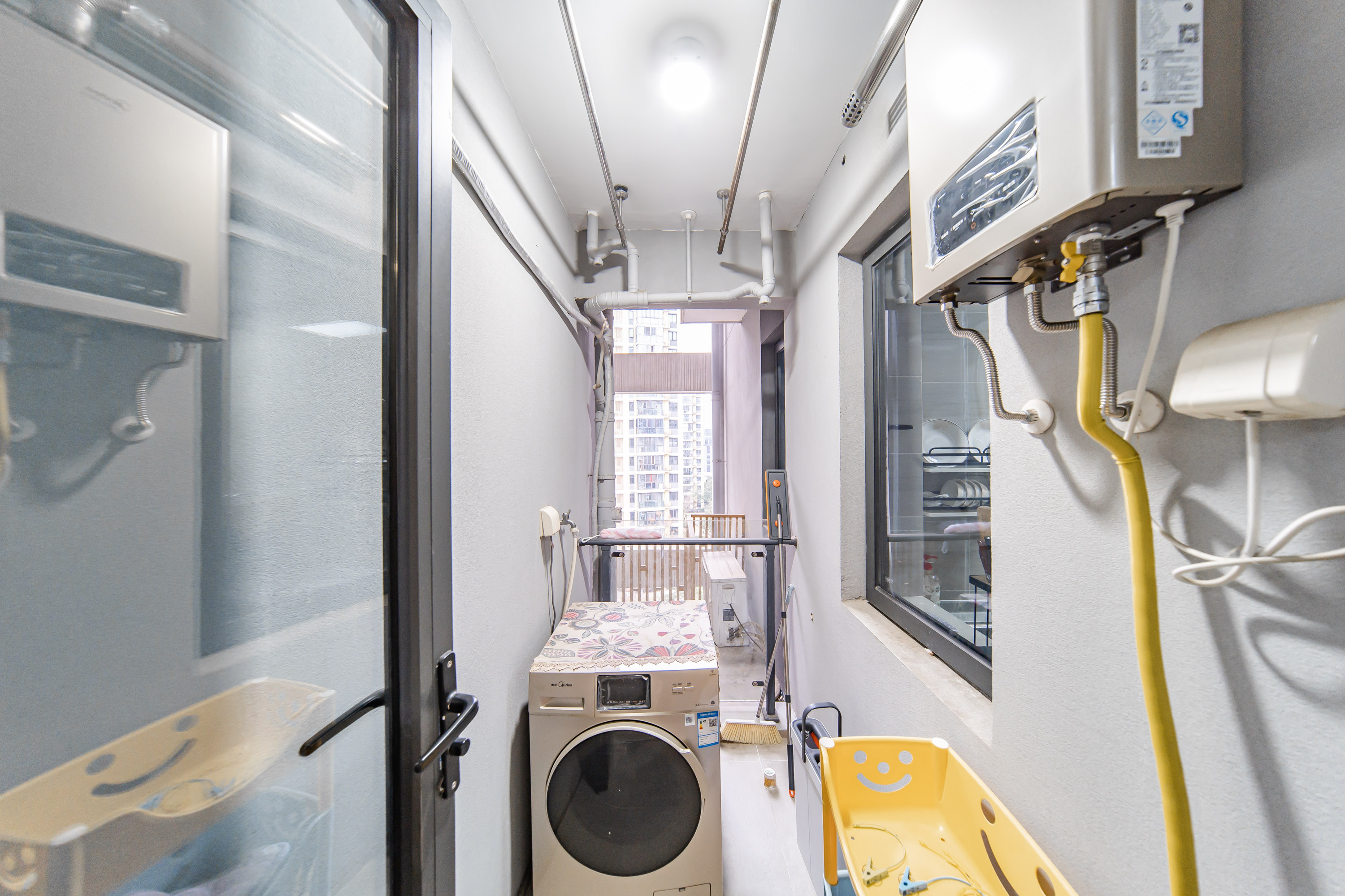 阳光100一期、四五期 2室2厅1卫 88.0万 阳光100一期、四五期 2室2厅1卫 88.0万阳台