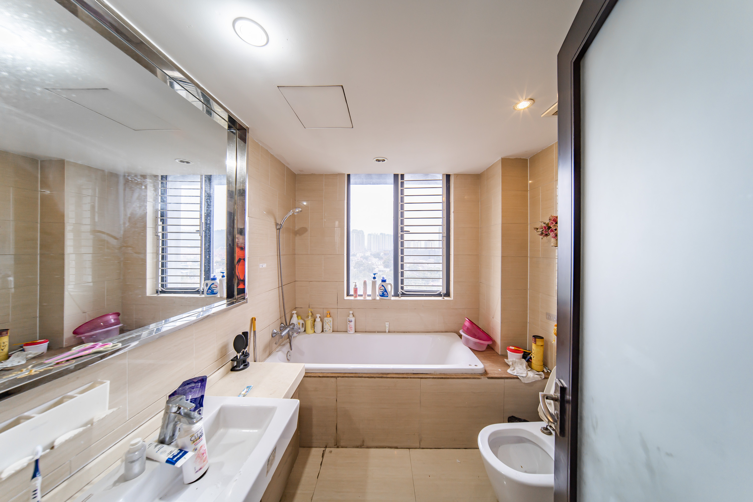 阳光100三期 4室2厅2卫 150.0万 阳光100三期 4室2厅2卫 150.0万卫生间