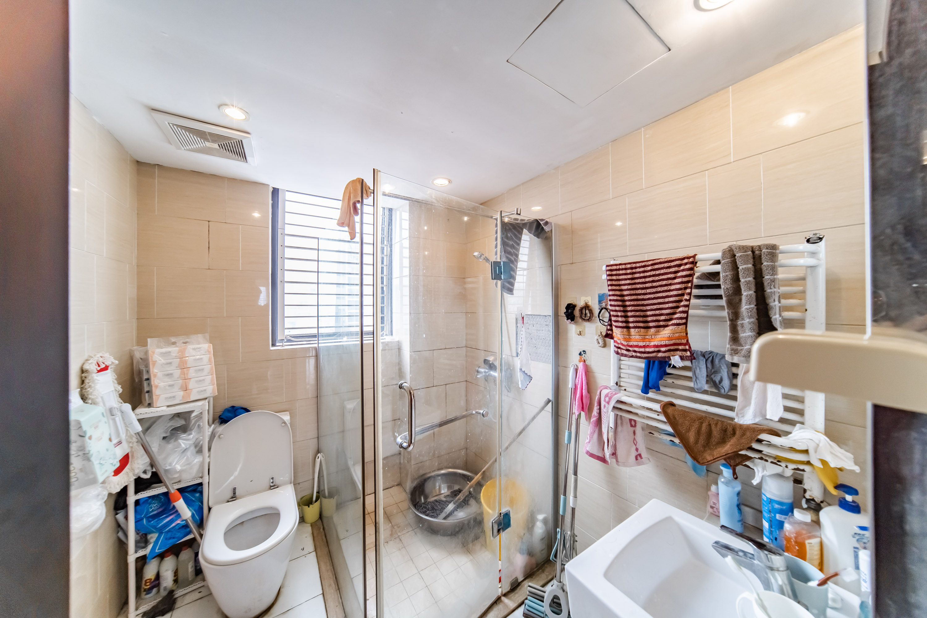 阳光100三期 4室2厅2卫 150.0万 阳光100三期 4室2厅2卫 150.0万卫生间