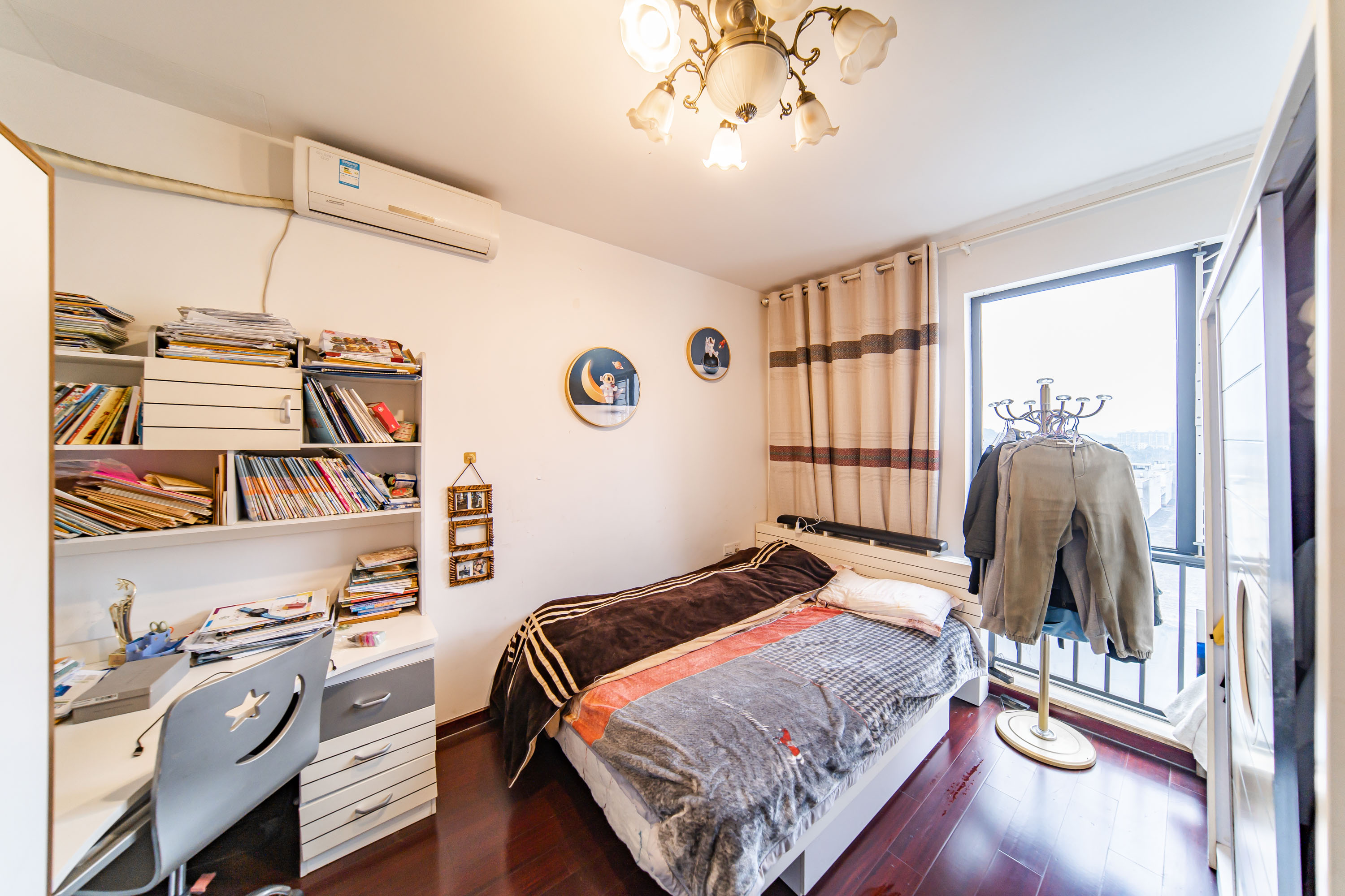 阳光100三期 4室2厅2卫 150.0万 阳光100三期 4室2厅2卫 150.0万卧室