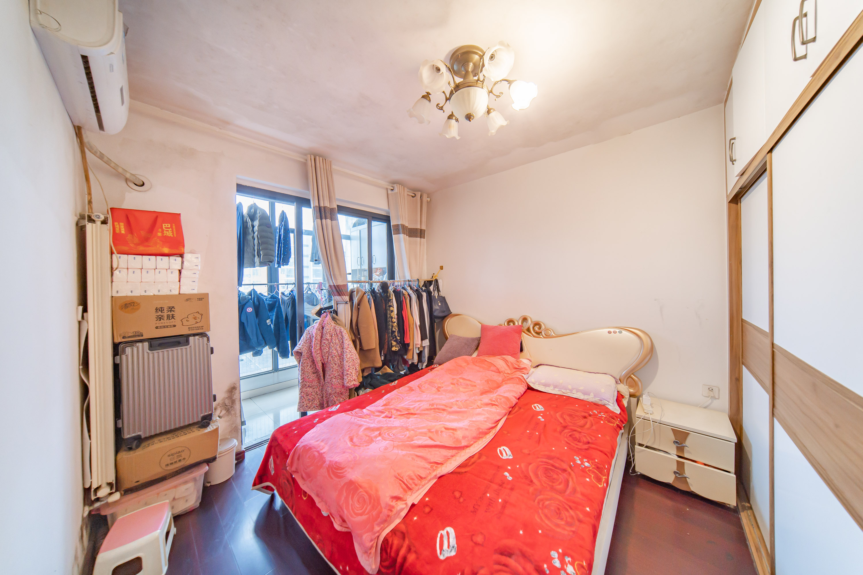 阳光100三期 4室2厅2卫 150.0万 阳光100三期 4室2厅2卫 150.0万卧室