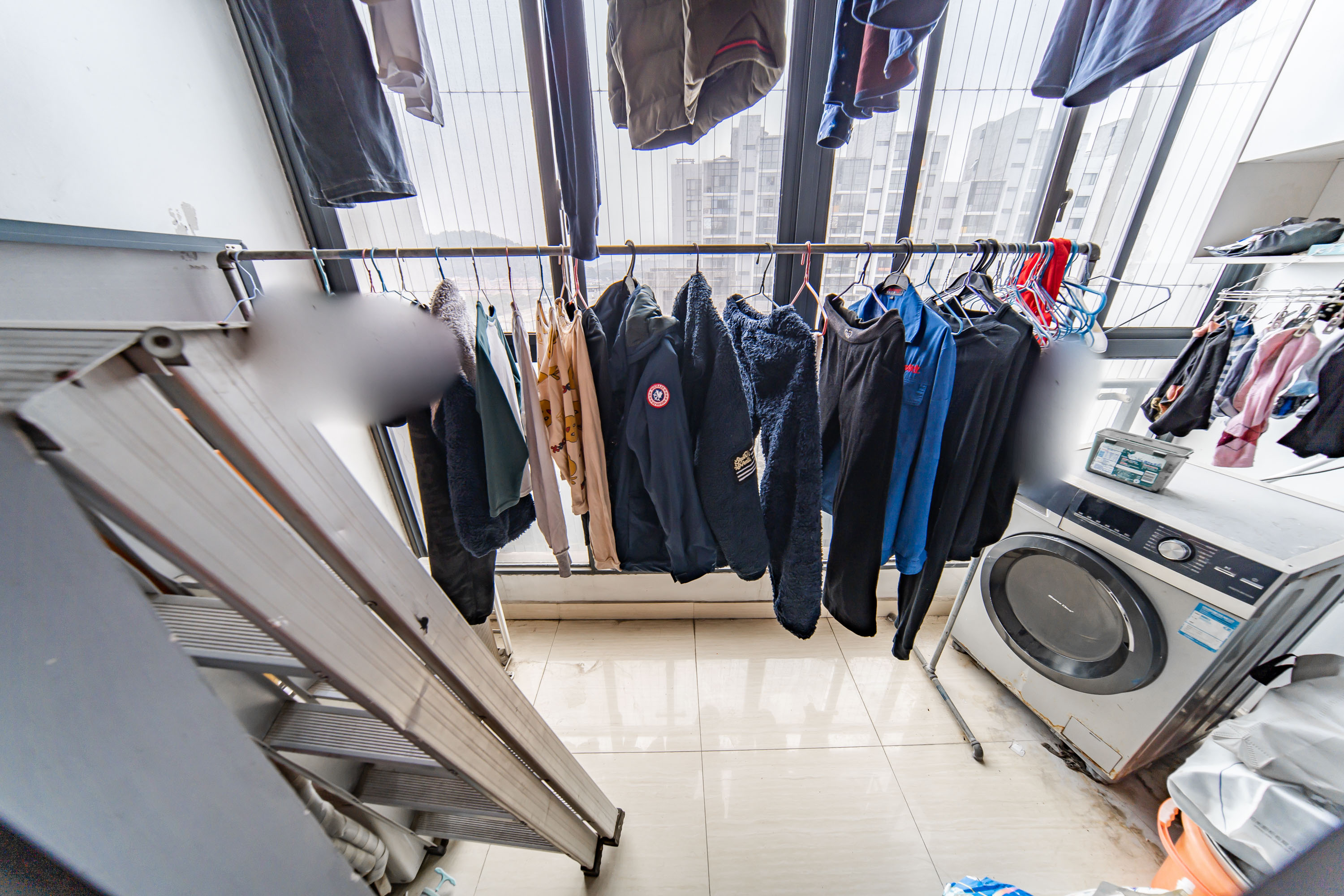 阳光100三期 4室2厅2卫 150.0万 阳光100三期 4室2厅2卫 150.0万阳台