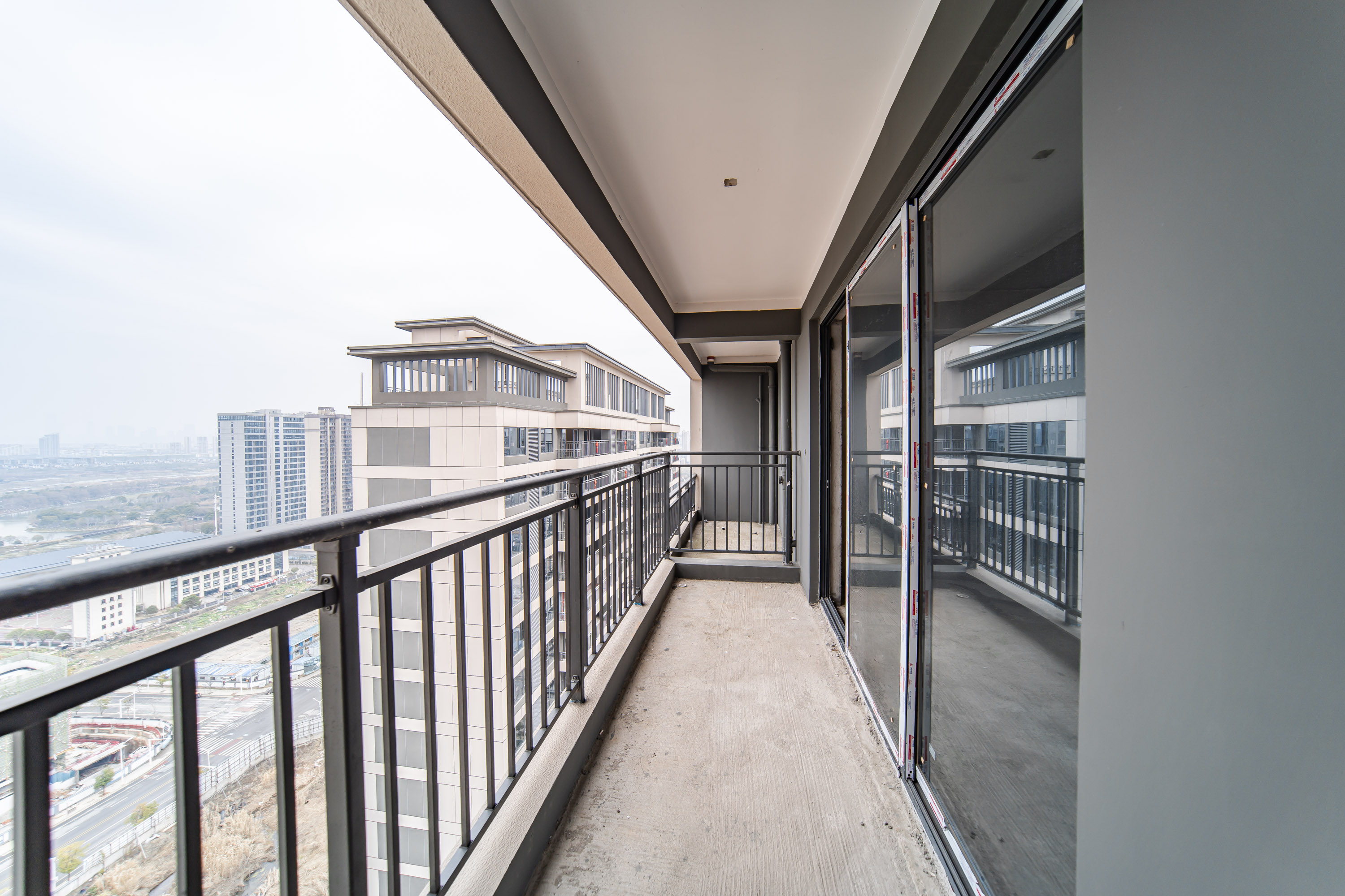 城发恒伟洋湖映2009  5室2厅2卫    315.0万 城发恒伟洋湖映2009  5室2厅2卫    315.0万阳台