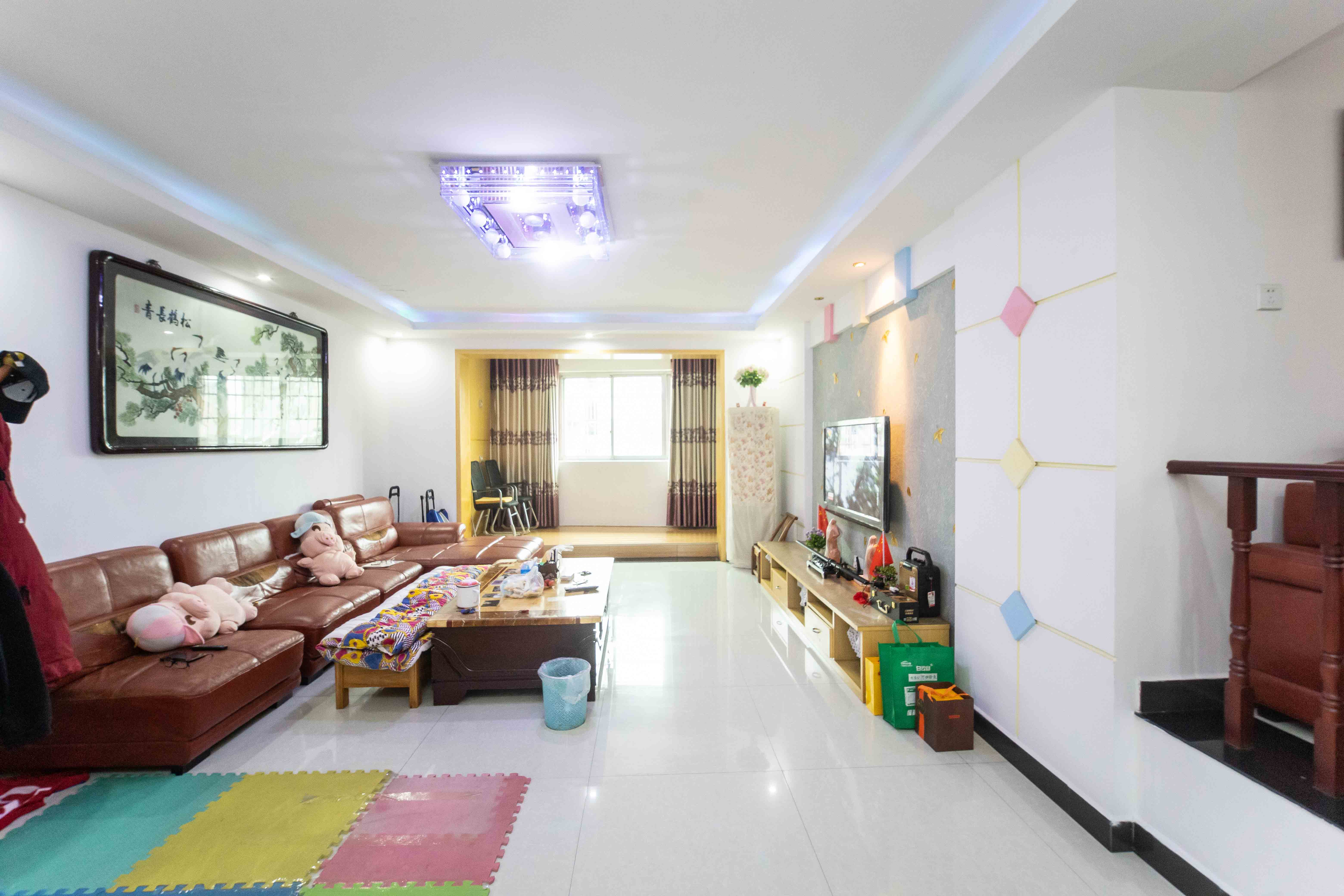 德政园 4室2厅2卫 123.8万 德政园 4室2厅2卫 123.8万客厅