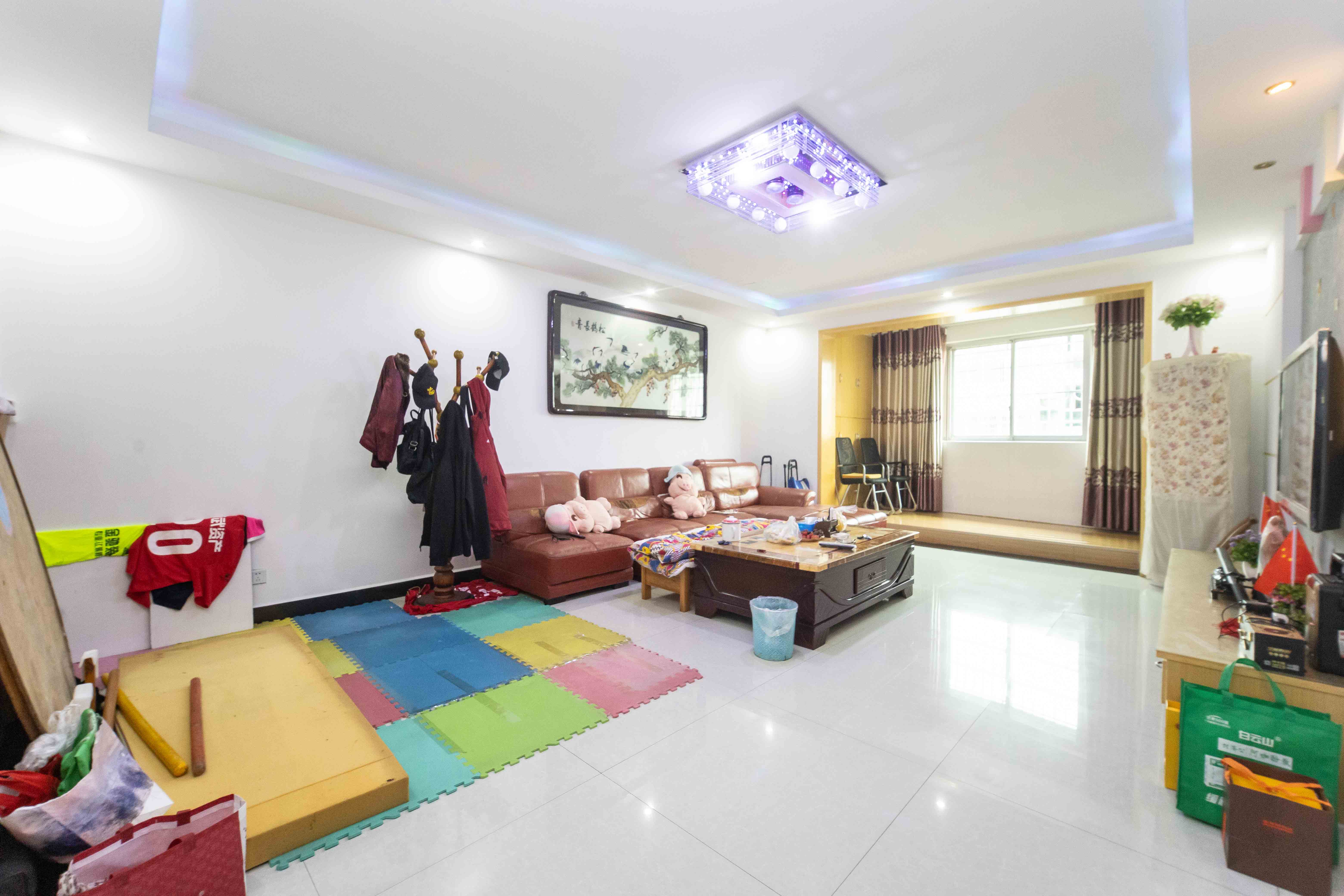 德政园 4室2厅2卫 123.8万 德政园 4室2厅2卫 123.8万客厅