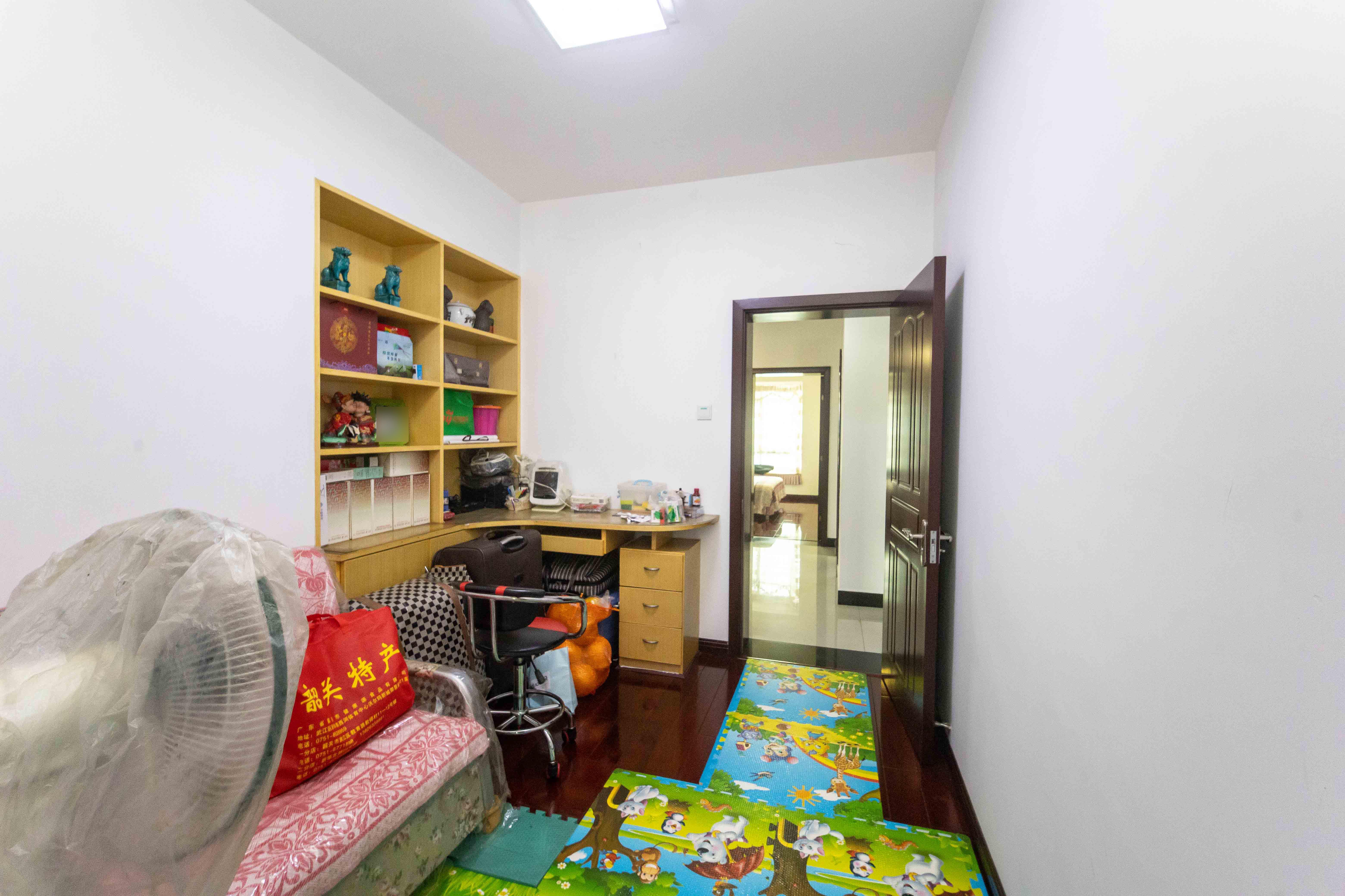 德政园 4室2厅2卫 123.8万 德政园 4室2厅2卫 123.8万卧室