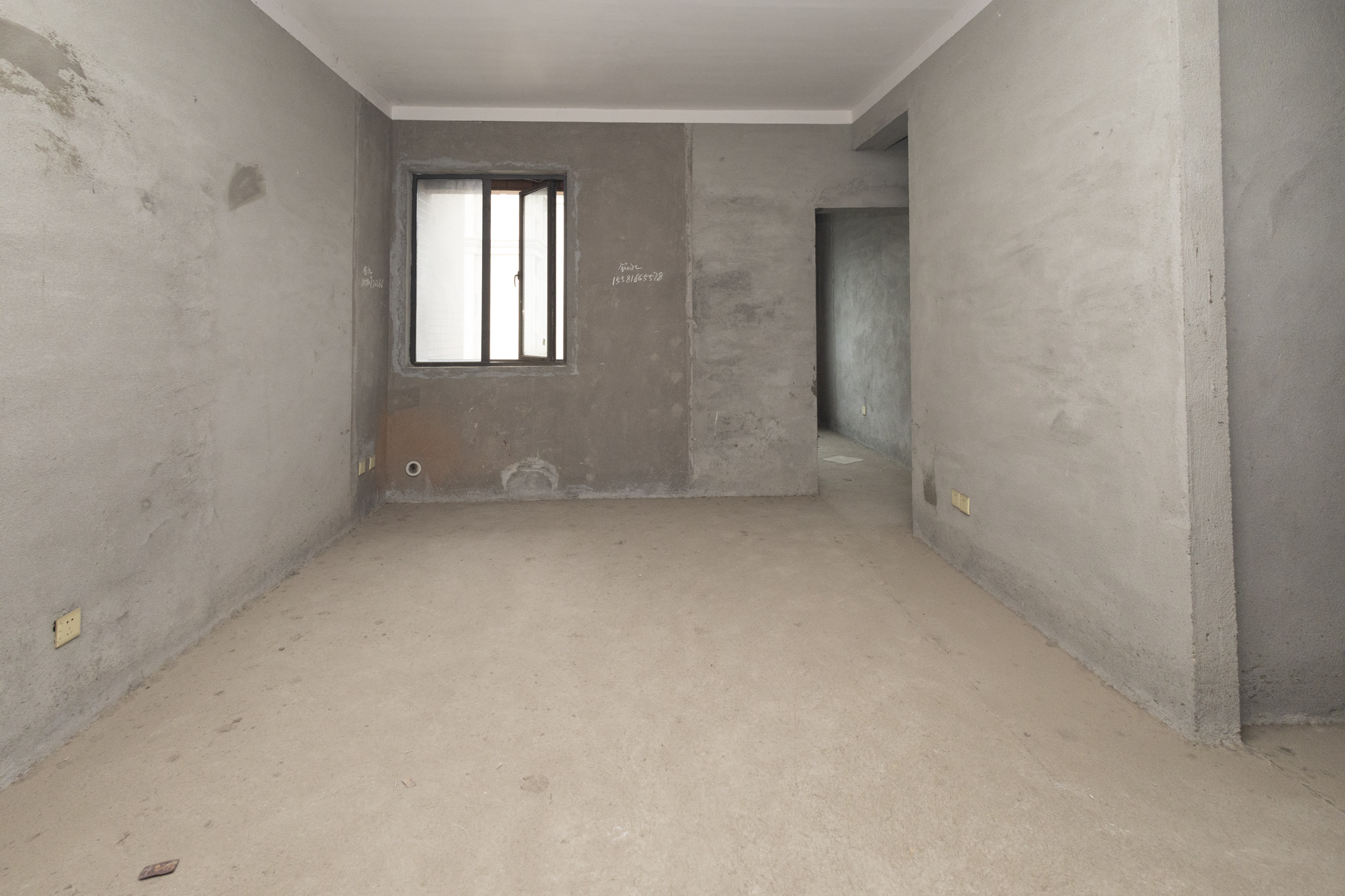 绿地海外滩一期  2室2厅1卫    37.0万 绿地海外滩一期  2室2厅1卫    37.0万客厅