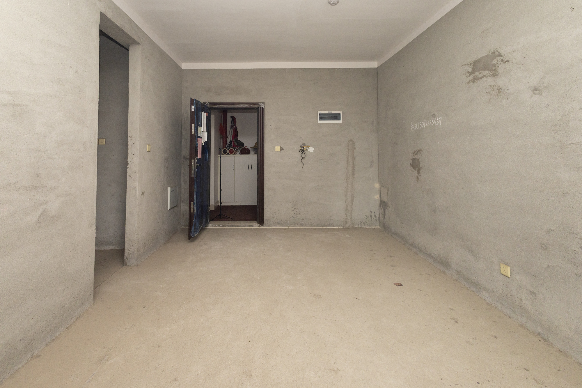 绿地海外滩一期  2室2厅1卫    37.0万 绿地海外滩一期  2室2厅1卫    37.0万客厅