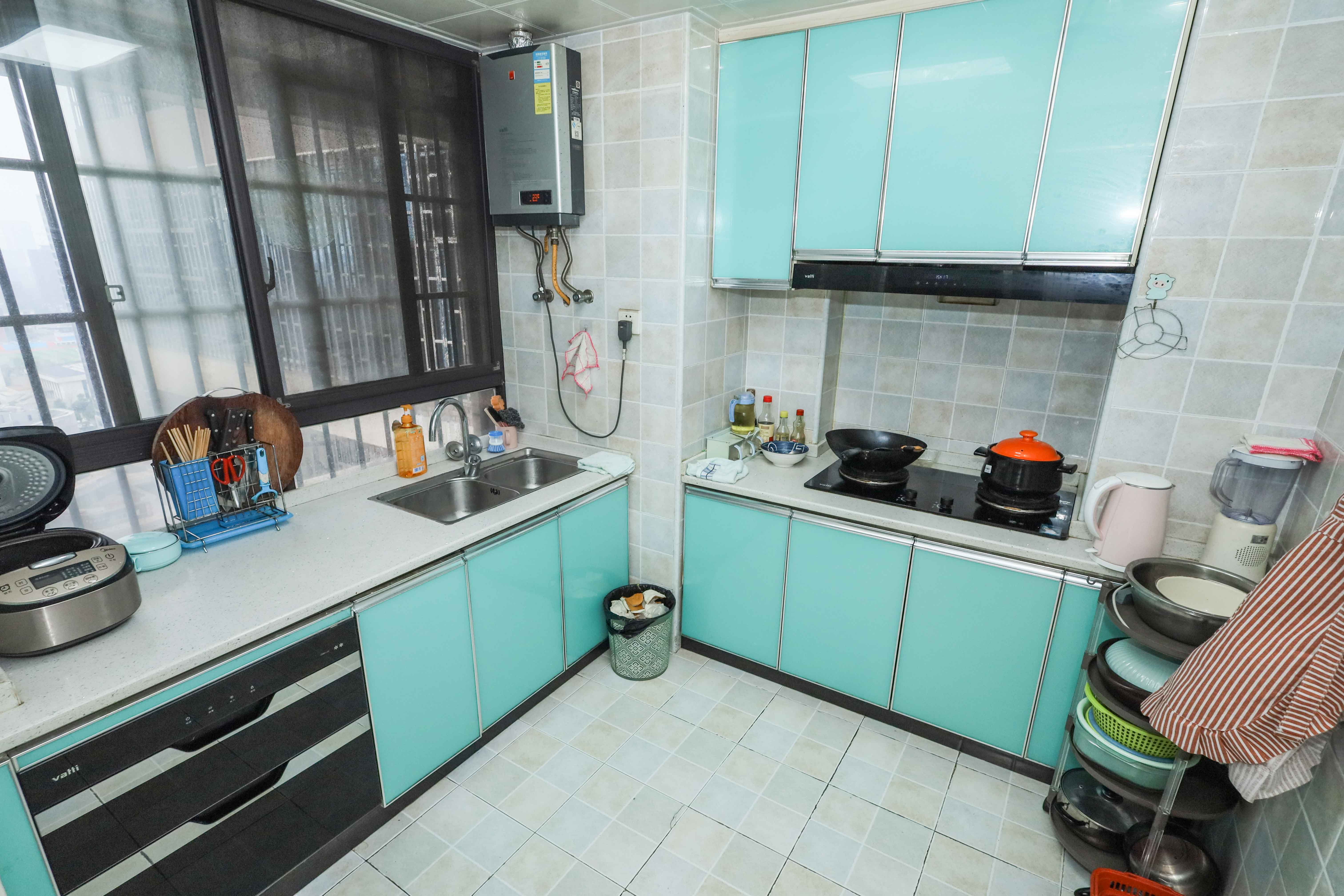 麓谷星辰  3室2厅2卫    88.0万 麓谷星辰  3室2厅2卫    88.0万厨房