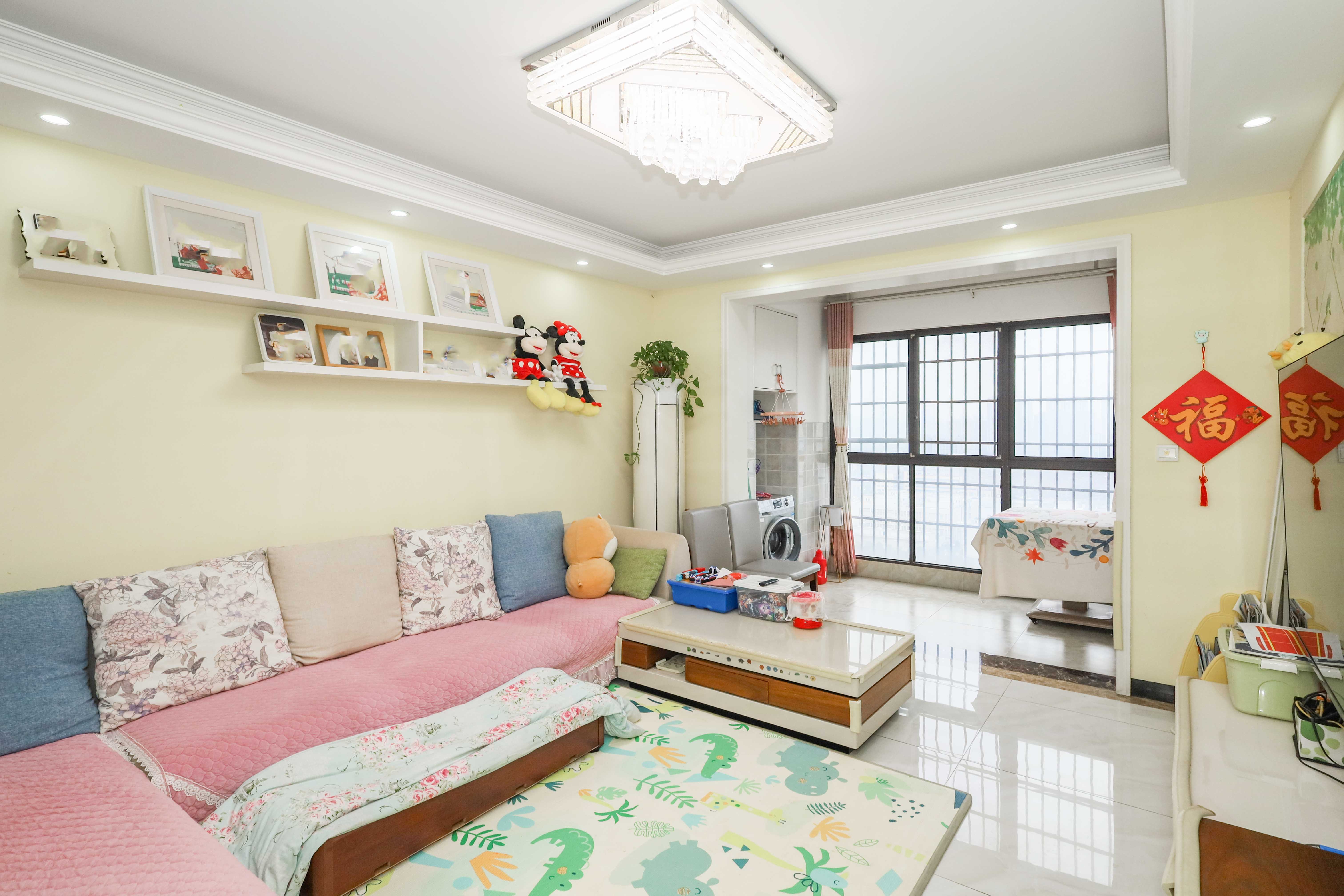 麓谷星辰  3室2厅2卫    88.0万 麓谷星辰  3室2厅2卫    88.0万客厅