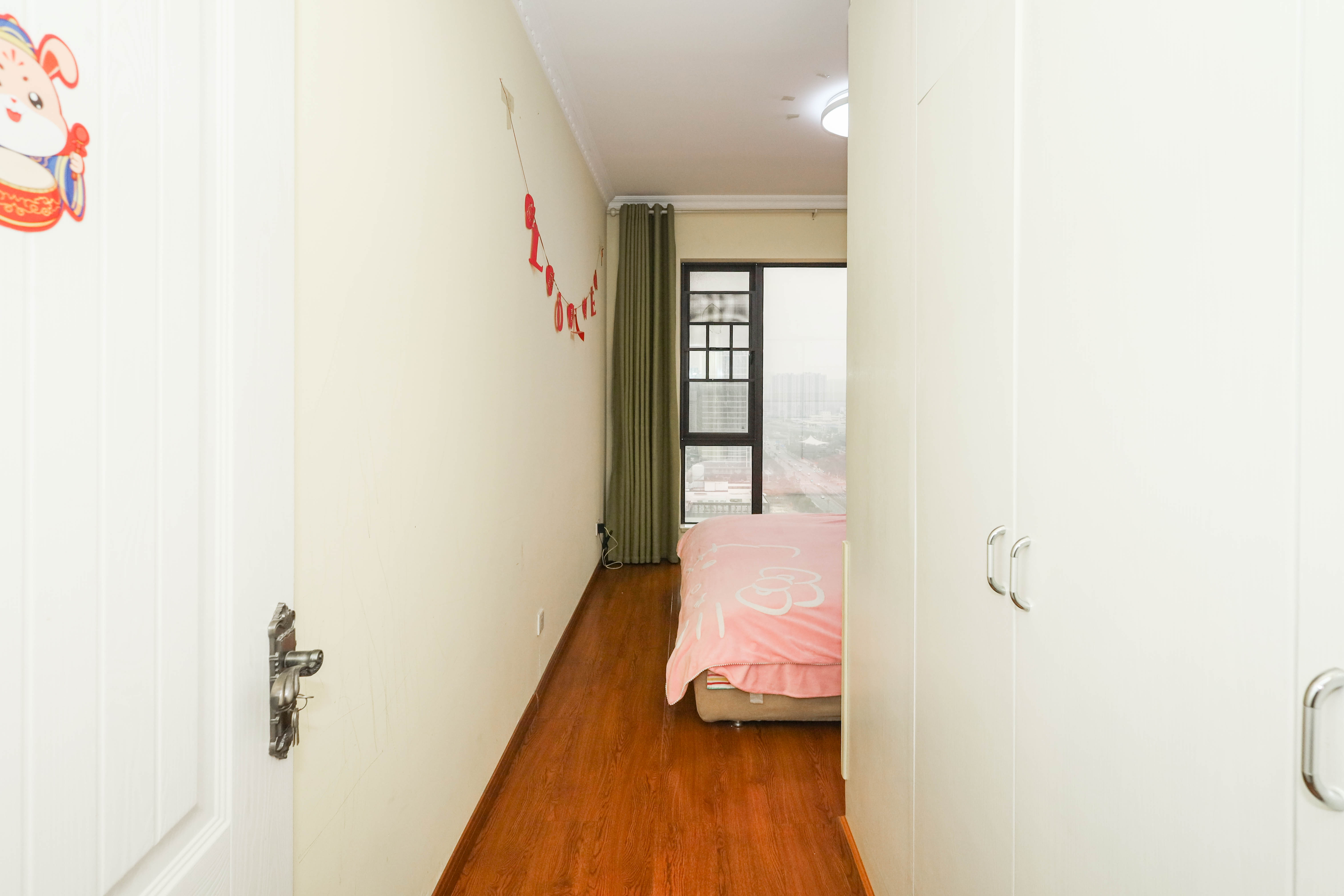 麓谷星辰  3室2厅2卫    88.0万 麓谷星辰  3室2厅2卫    88.0万卧室