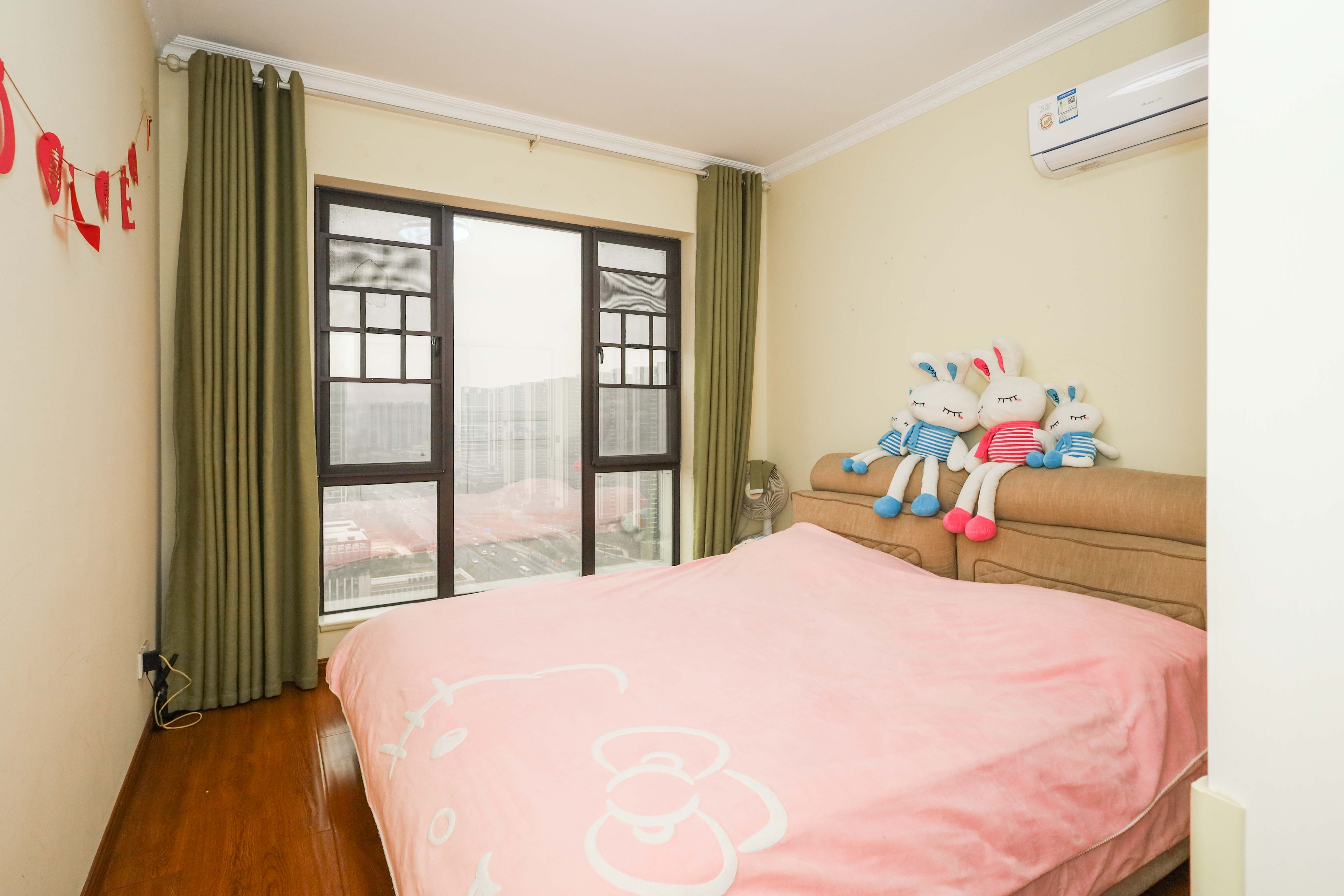 麓谷星辰  3室2厅2卫    88.0万 麓谷星辰  3室2厅2卫    88.0万卧室