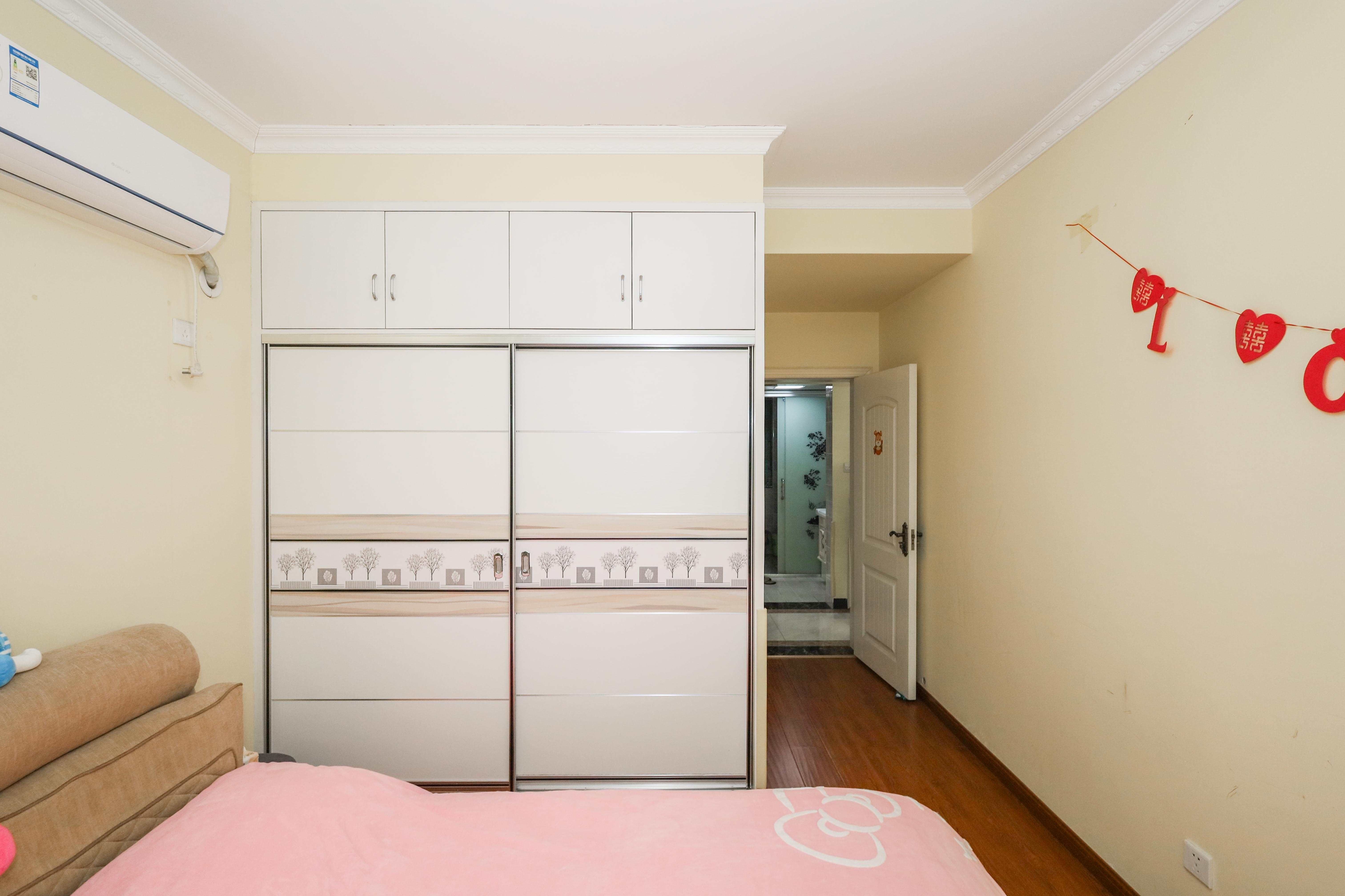 麓谷星辰  3室2厅2卫    88.0万 麓谷星辰  3室2厅2卫    88.0万卧室