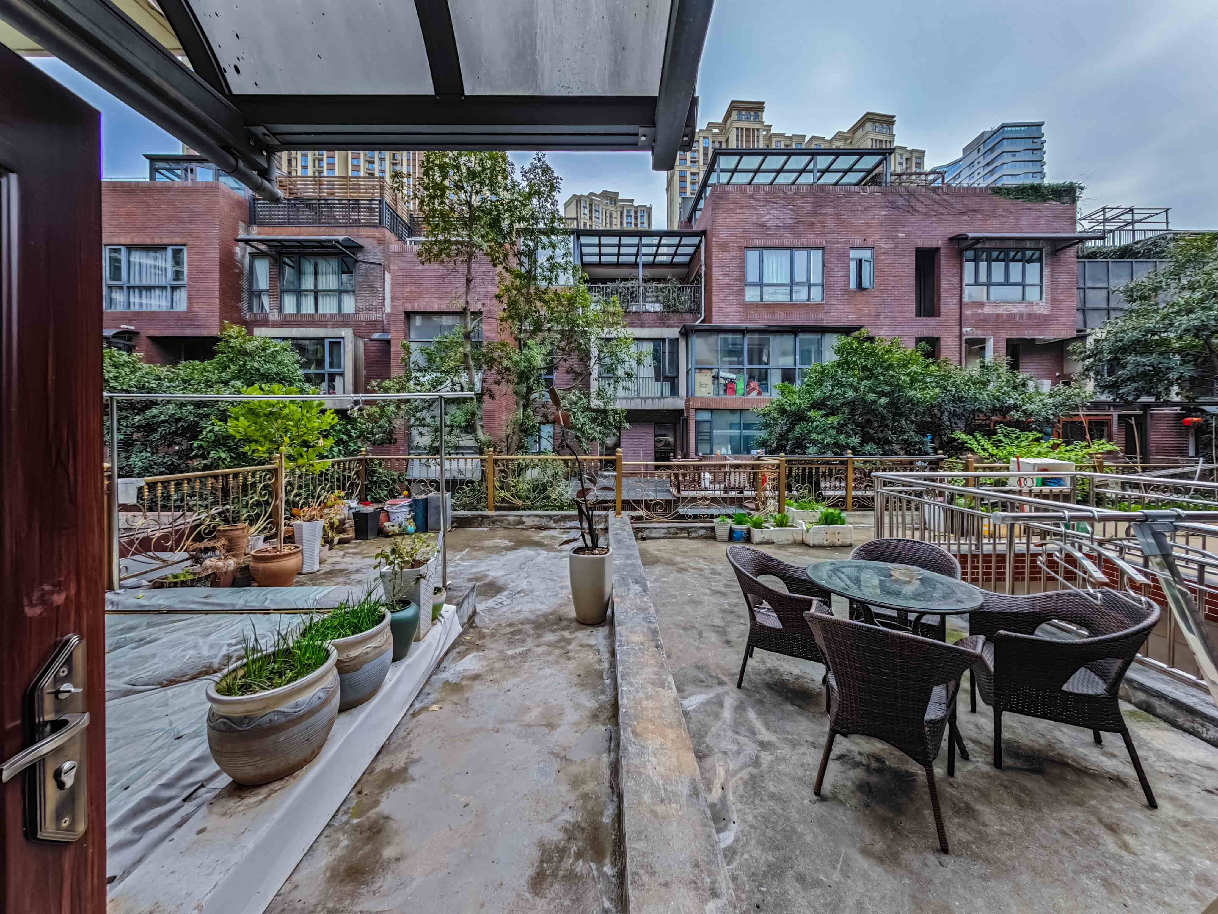 万科金域华府三四期  6室2厅4卫    448.0万 万科金域华府三四期  6室2厅4卫    448.0万卧室