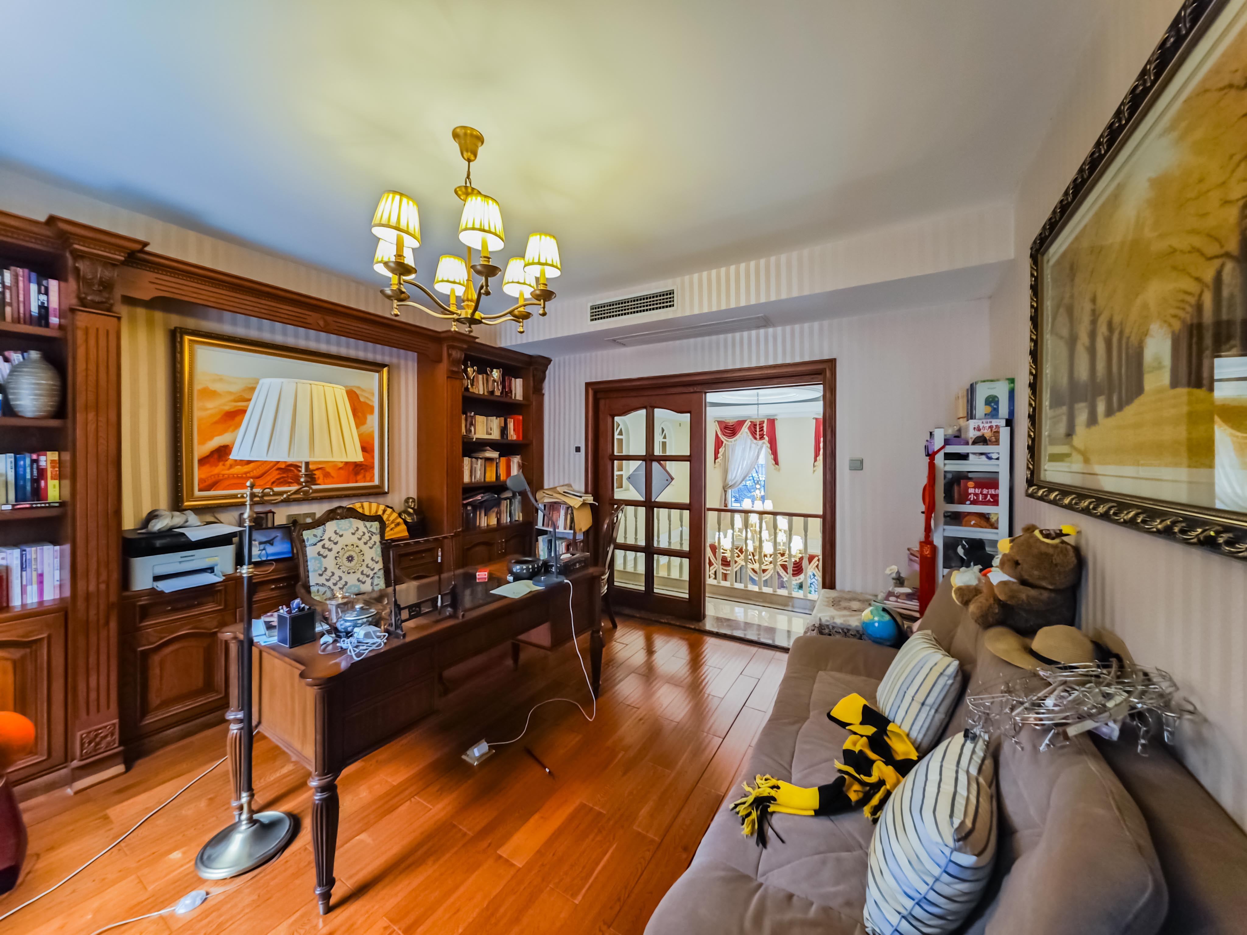 万科金域华府三四期  6室2厅4卫    448.0万 万科金域华府三四期  6室2厅4卫    448.0万卧室