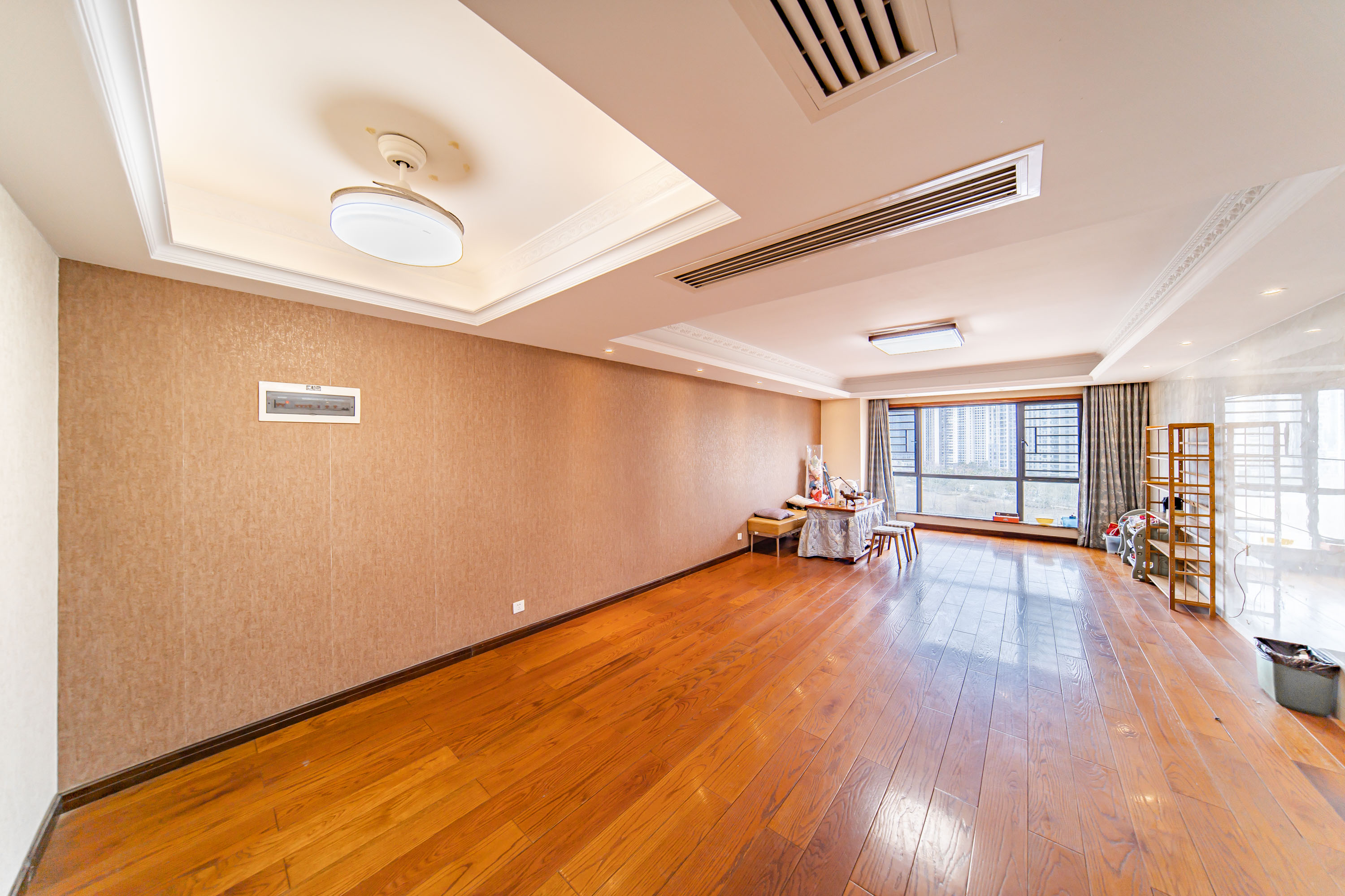 兰亭湾畔  4室2厅2卫   155.00万客厅