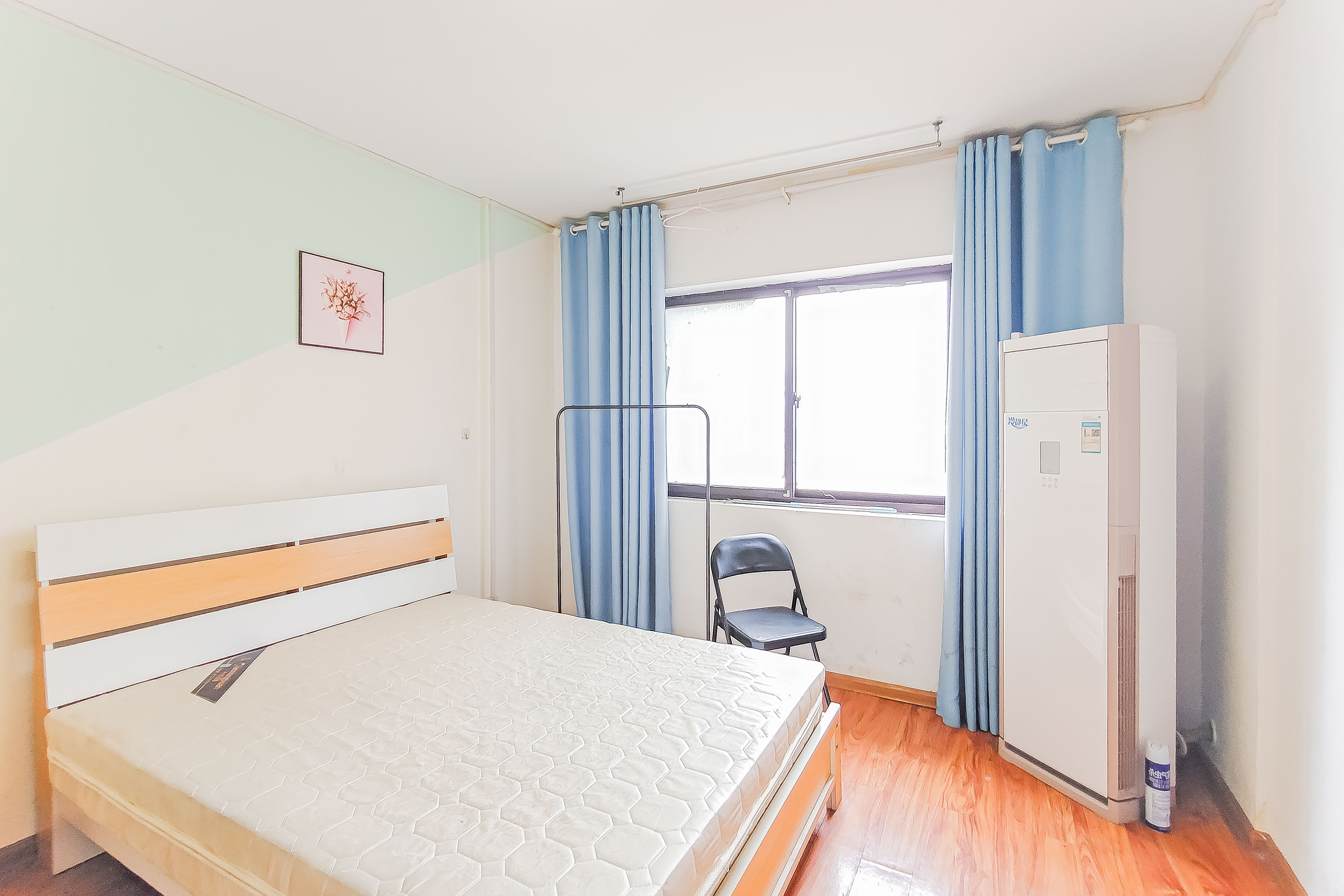 顺安大厦  3室2厅1卫   106.00万卧室