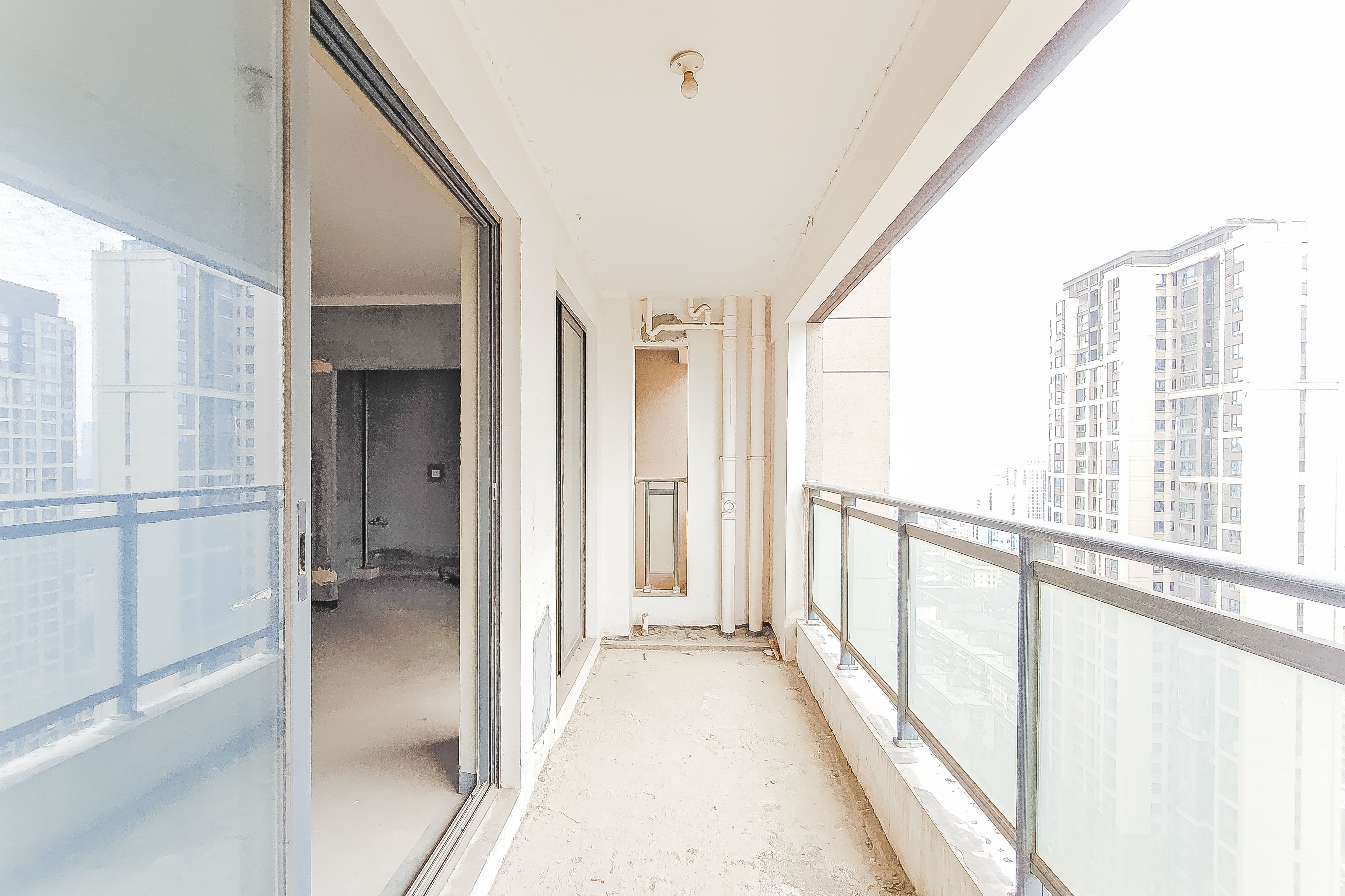 建发中央公园（建发美地）  3室2厅2卫   190.00万阳台