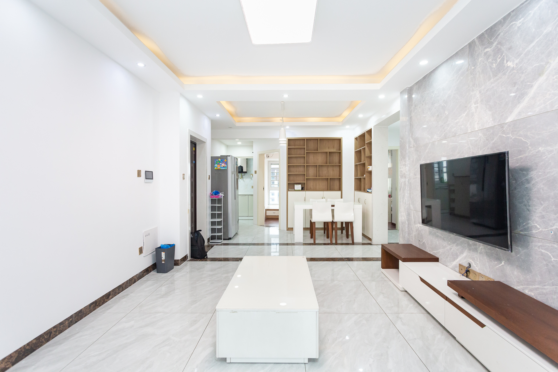 嘉宇银杉(嘉宇西苑)  3室2厅2卫    90.0万 嘉宇银杉(嘉宇西苑)  3室2厅2卫    90.0万客厅