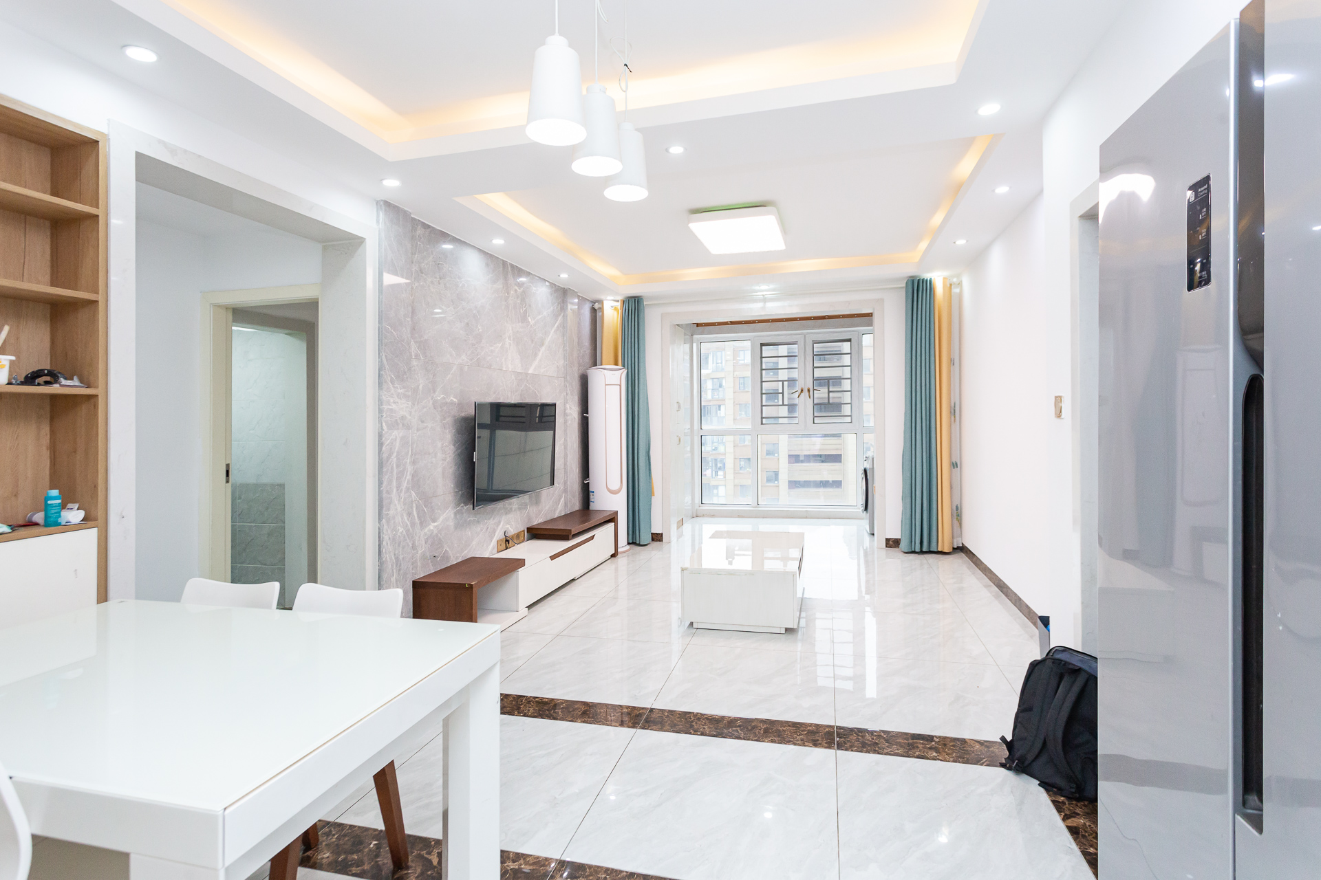 嘉宇银杉(嘉宇西苑)  3室2厅2卫    90.0万 嘉宇银杉(嘉宇西苑)  3室2厅2卫    90.0万客厅