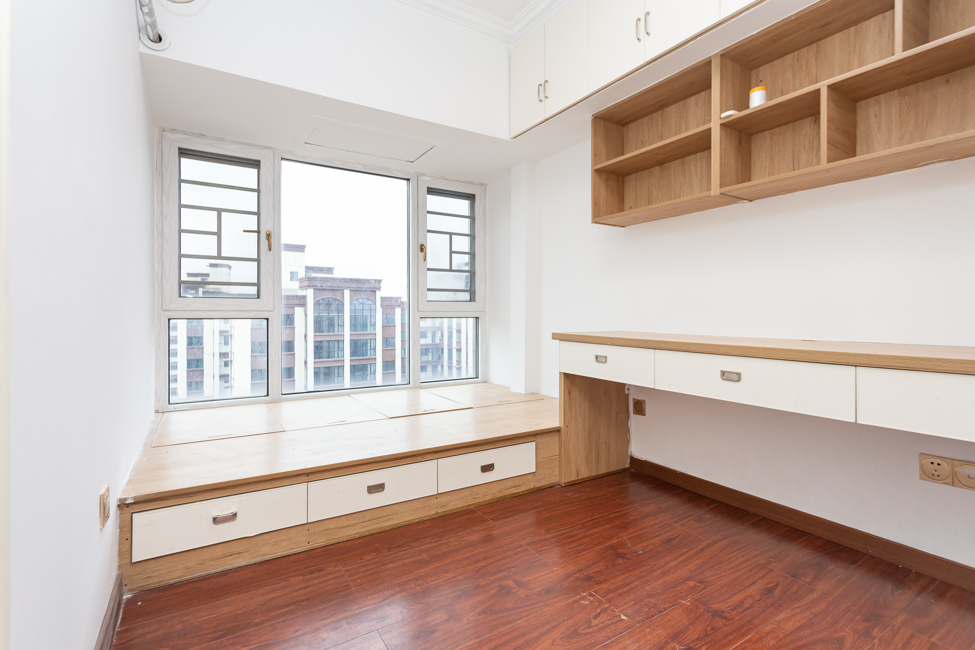 嘉宇银杉(嘉宇西苑)  3室2厅2卫    90.0万 嘉宇银杉(嘉宇西苑)  3室2厅2卫    90.0万卧室