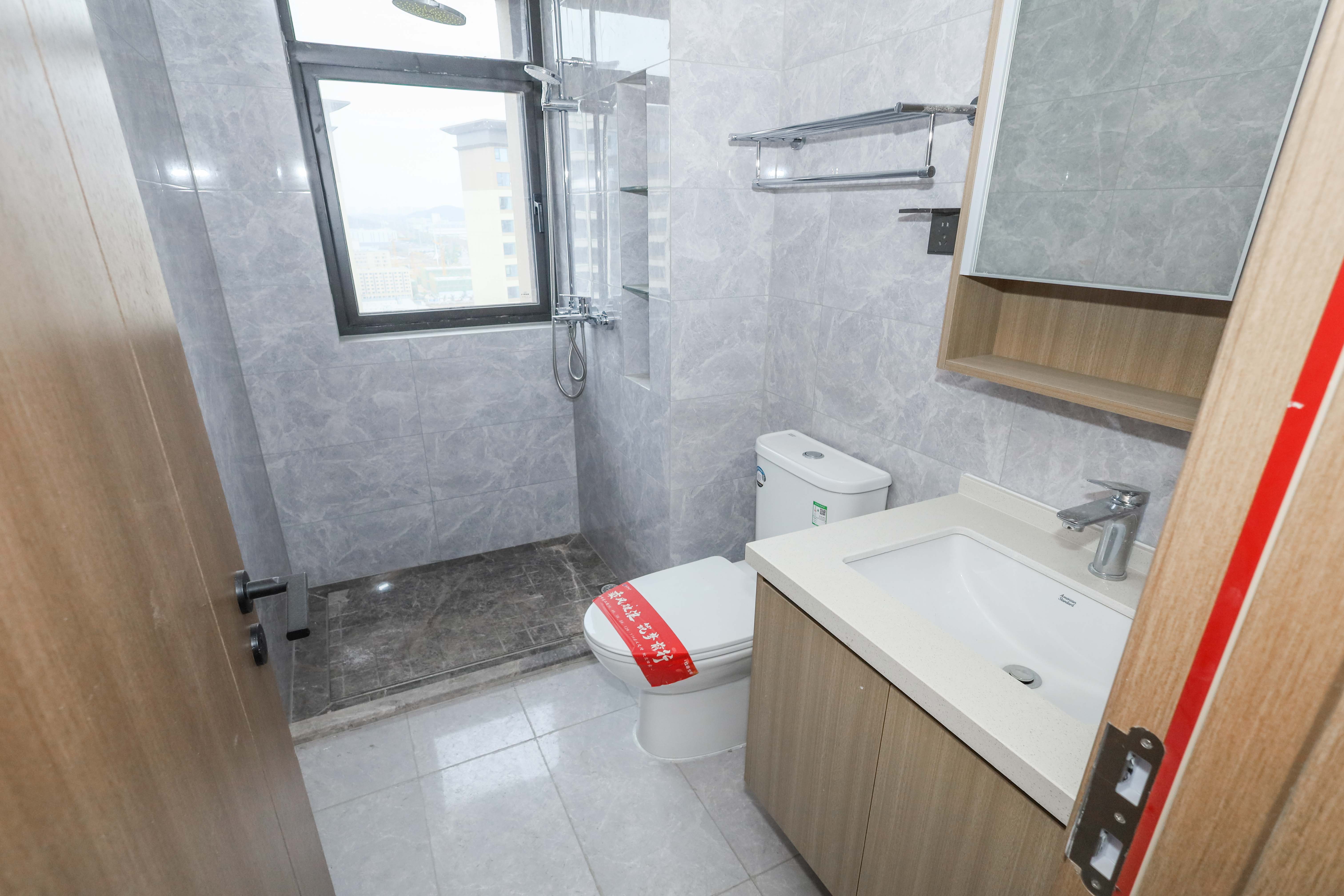 汉唐世家二期 3室2厅1卫 88.0万 汉唐世家二期 3室2厅1卫 88.0万卫生间