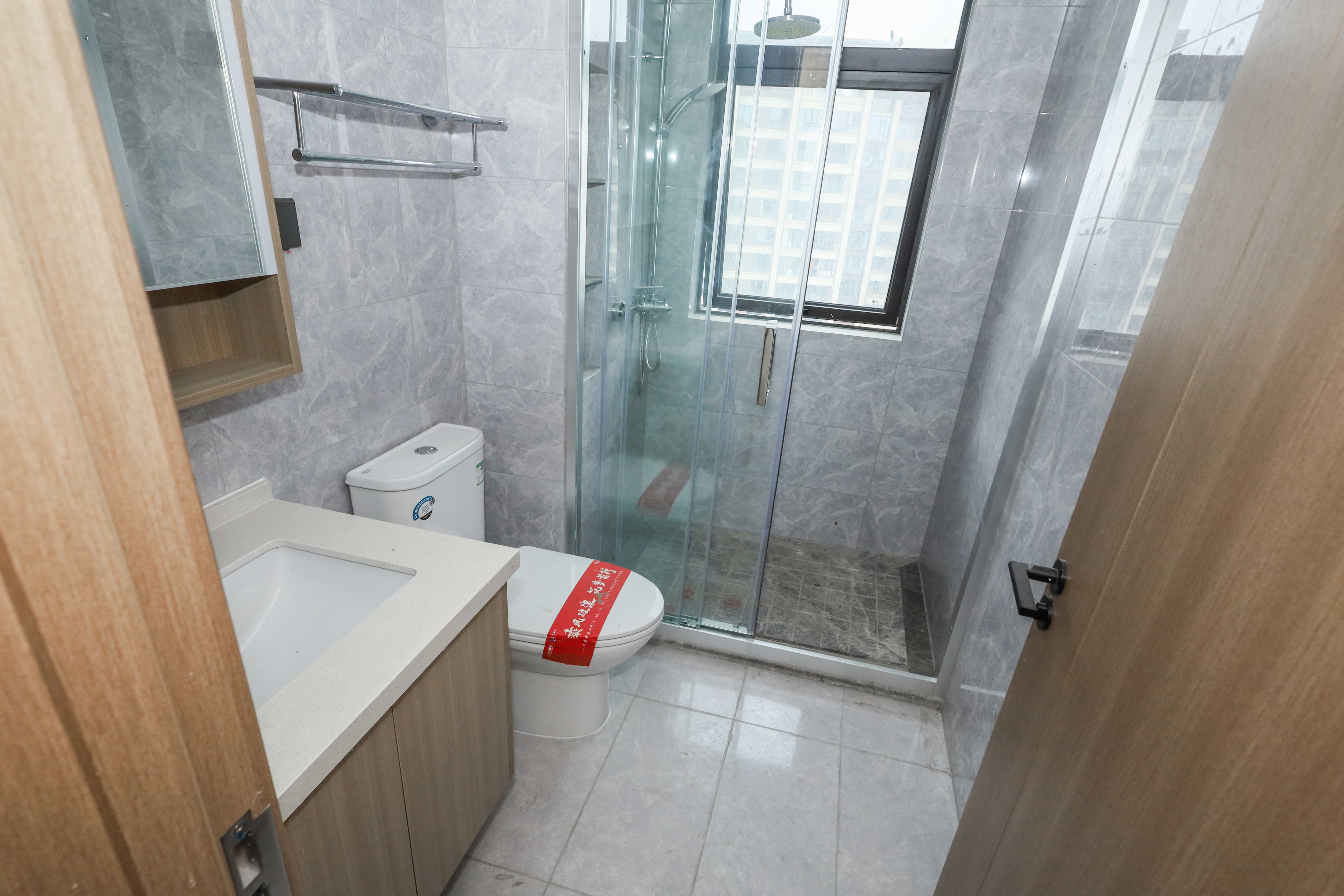 汉唐世家二期 3室2厅1卫 88.0万 汉唐世家二期 3室2厅1卫 88.0万卫生间