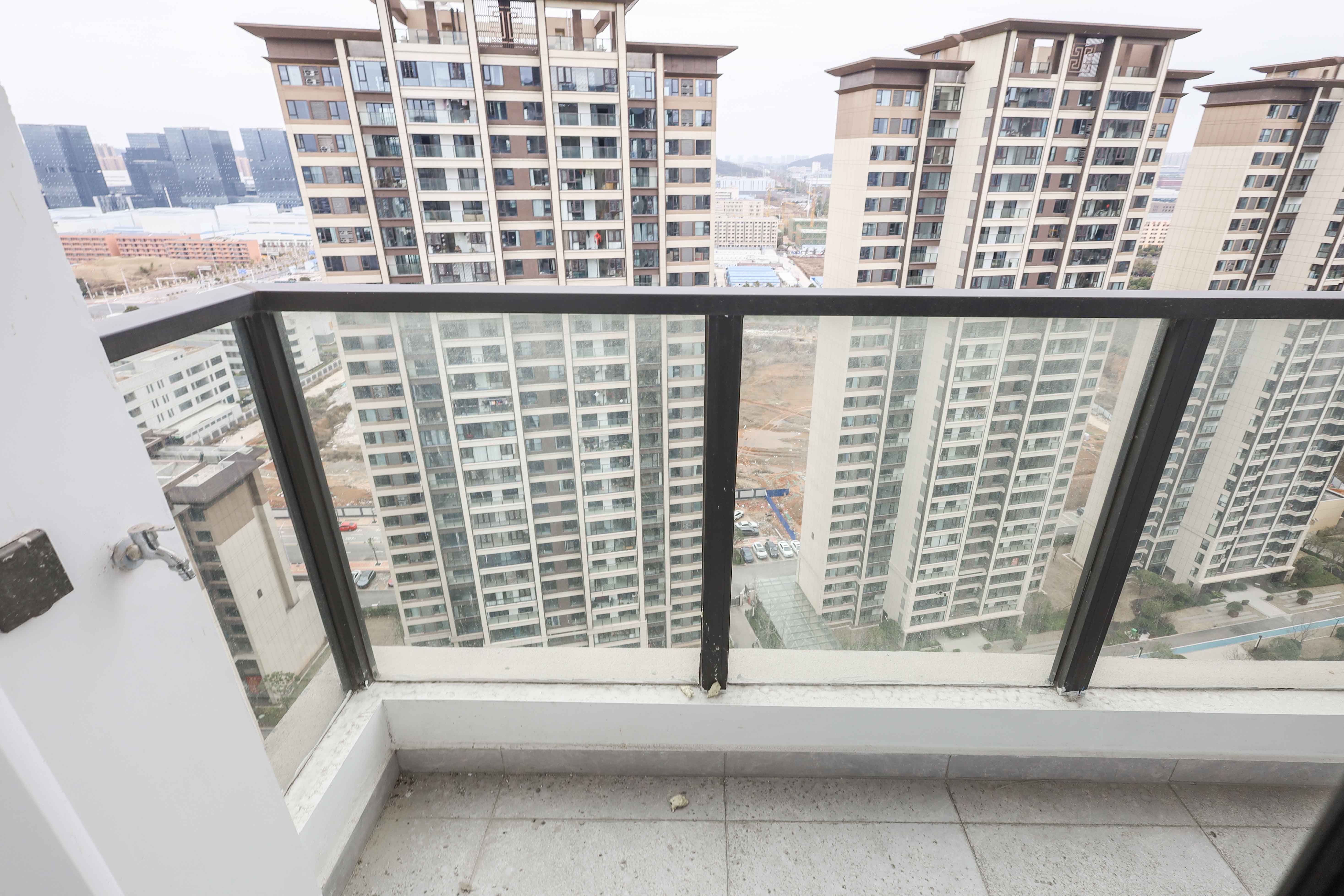 汉唐世家二期 3室2厅1卫 88.0万 汉唐世家二期 3室2厅1卫 88.0万阳台