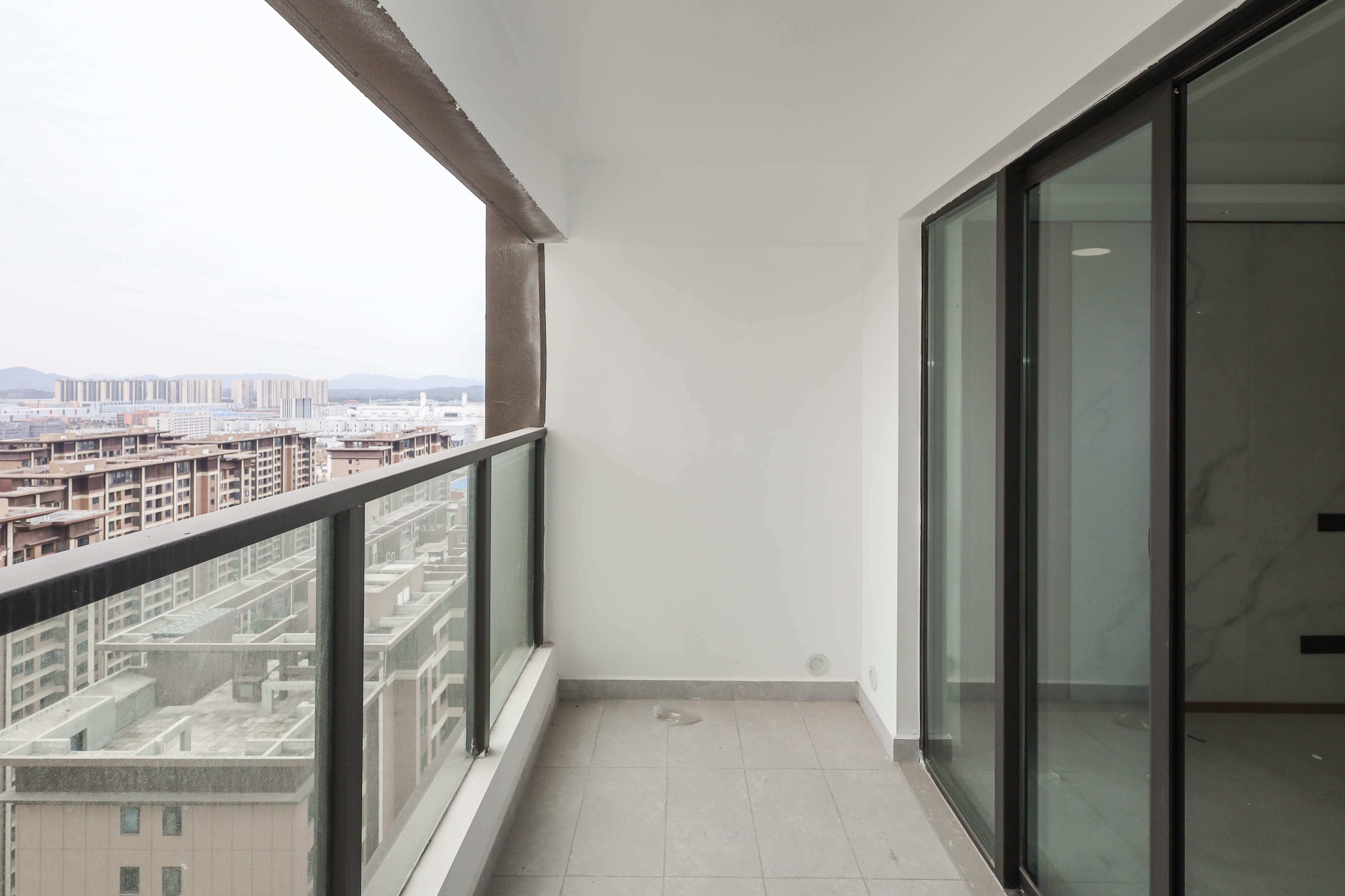 汉唐世家二期 3室2厅1卫 88.0万 汉唐世家二期 3室2厅1卫 88.0万阳台