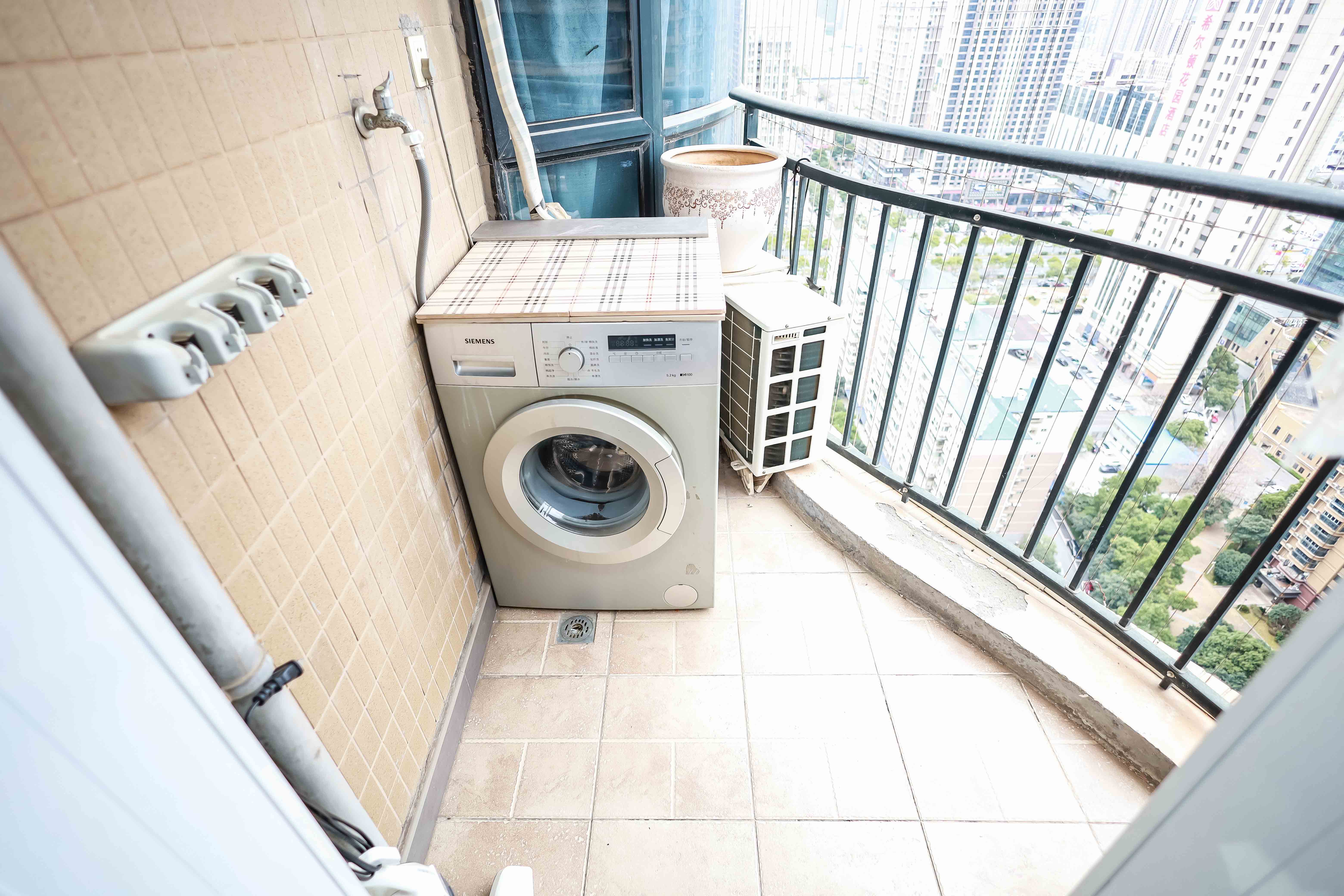 永祺西京  3室2厅2卫    158.0万阳台