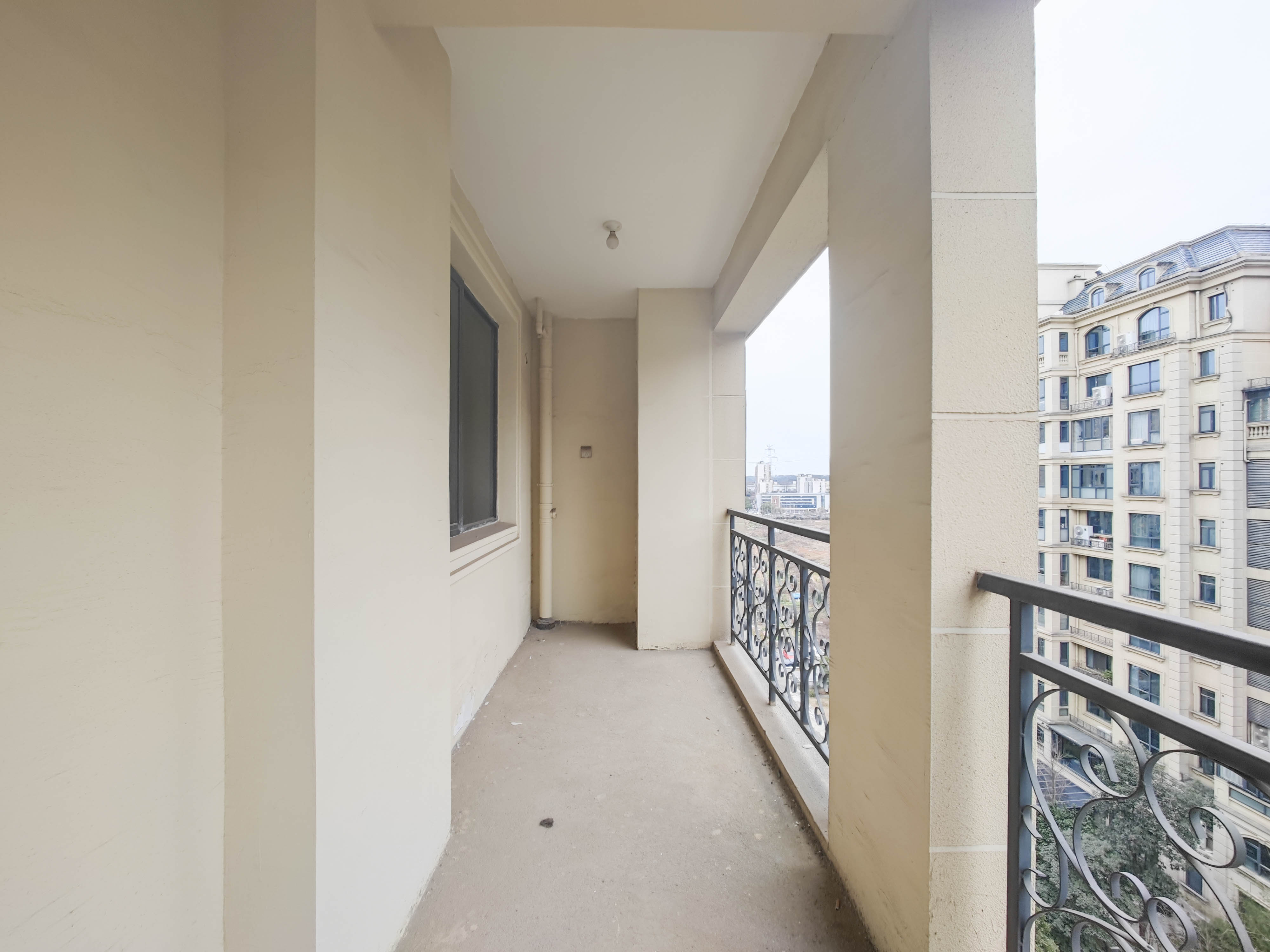 五矿万境园 4室2厅2卫 159.0万 五矿万境园 4室2厅2卫 159.0万阳台